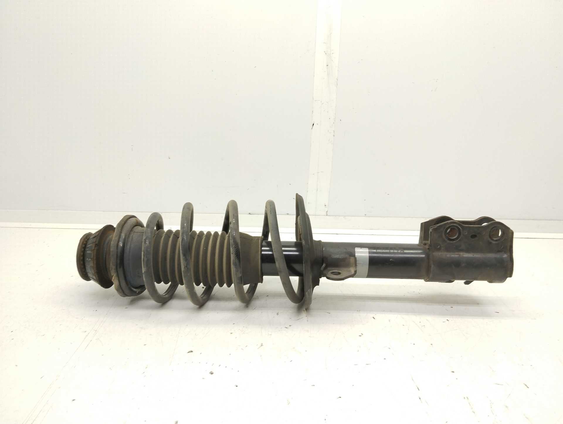 Recambio de amortiguador delantero izquierdo para toyota yaris active hybrid referencia OEM IAM 485200D230 485200D331 485200D250
