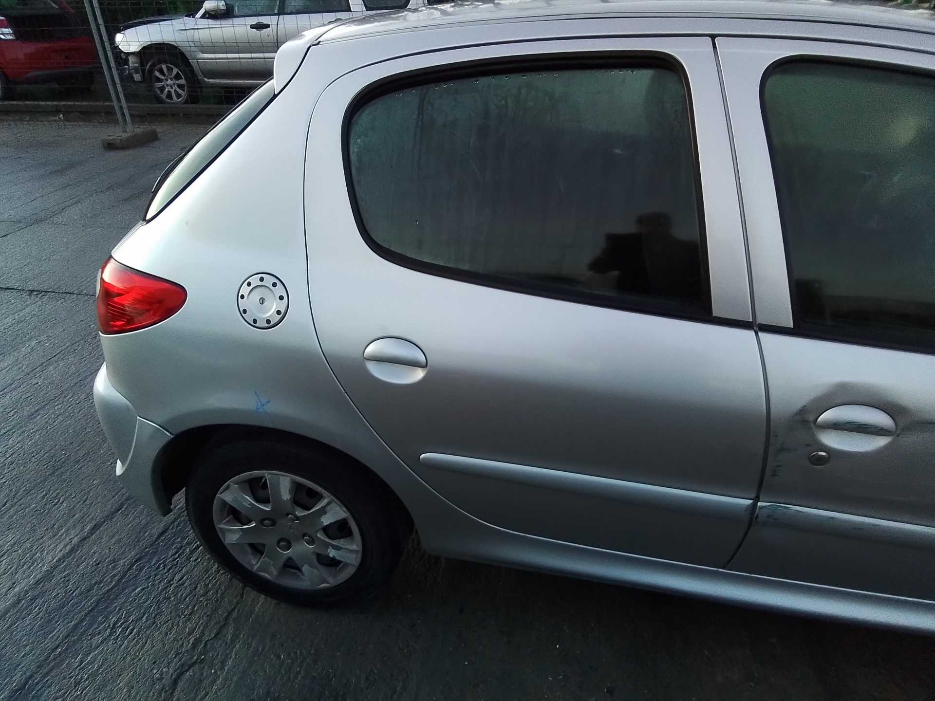 Recambio de puerta trasera derecha para peugeot 206+ básico referencia OEM IAM   