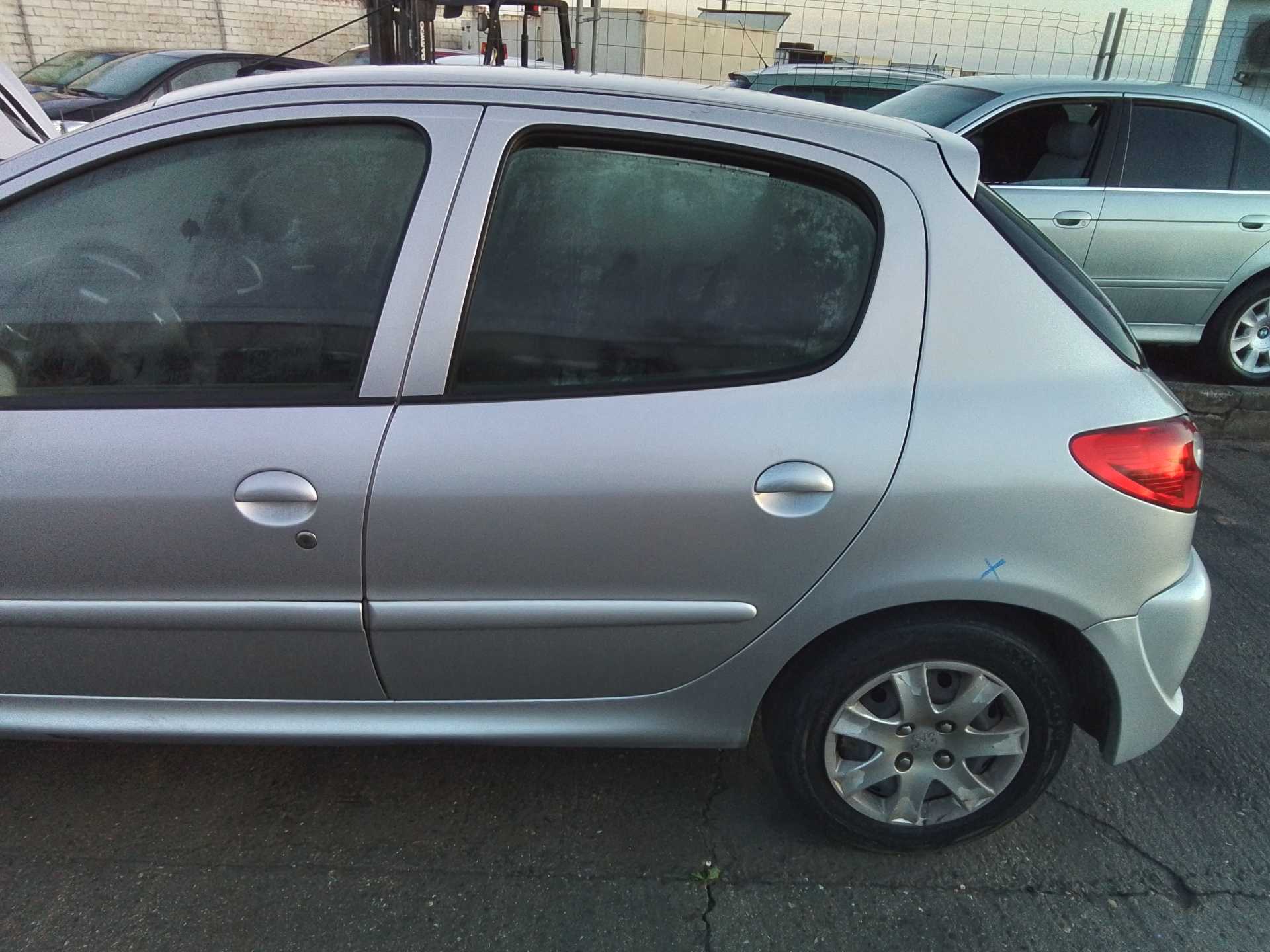 Recambio de puerta trasera izquierda para peugeot 206+ básico referencia OEM IAM   