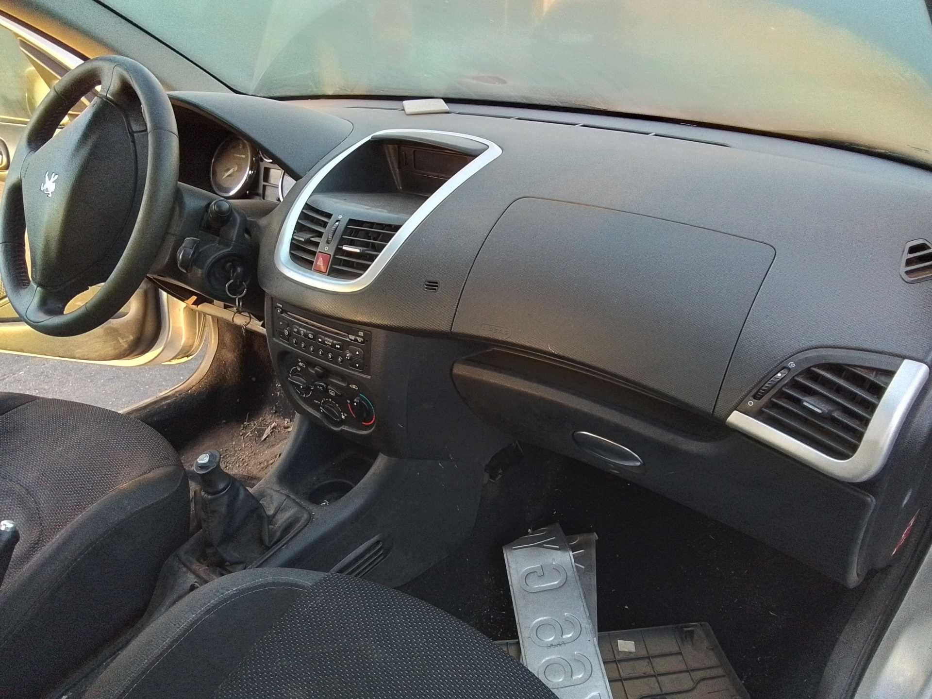 Recambio de salpicadero para peugeot 206+ básico referencia OEM IAM   