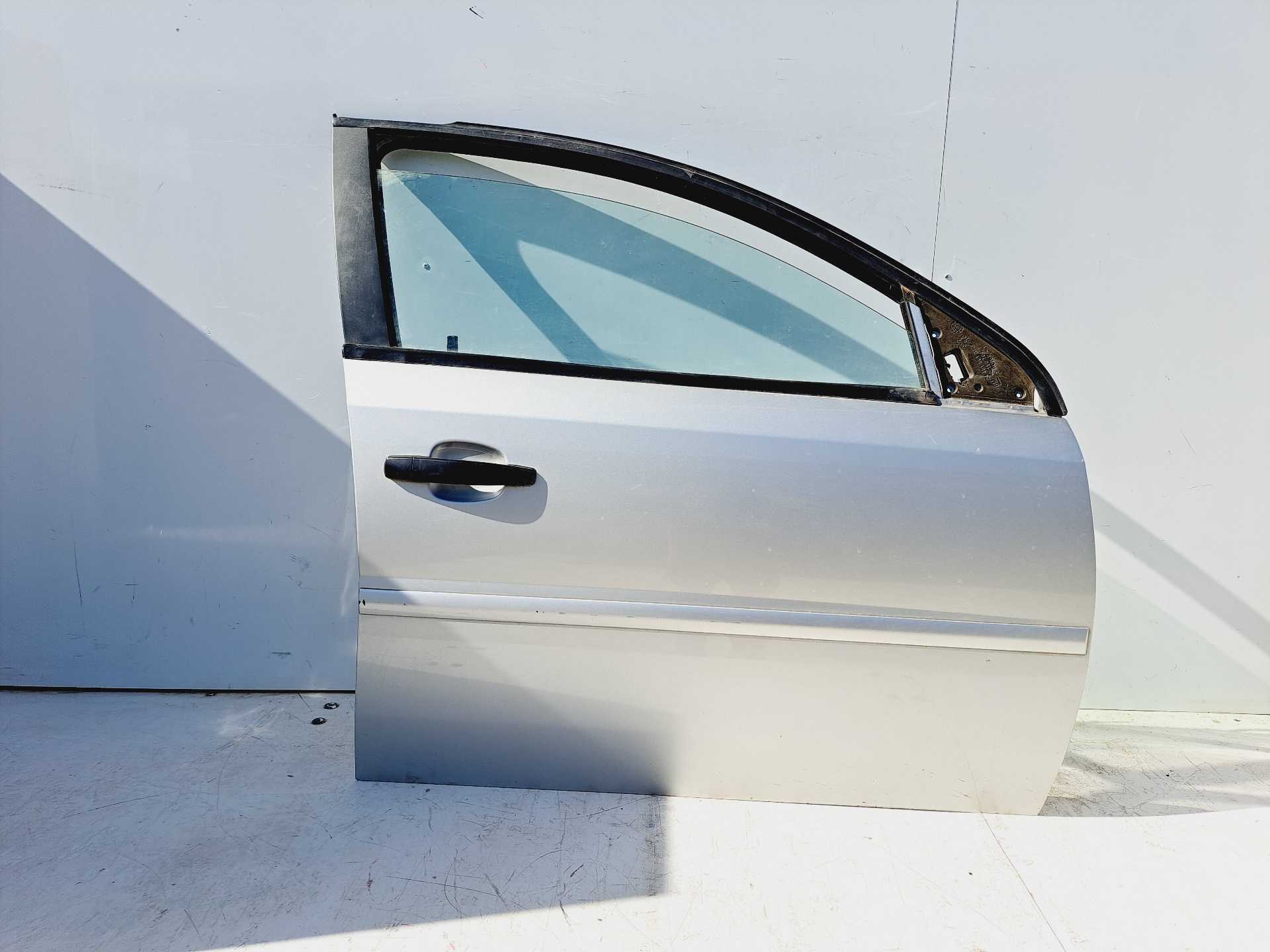 Recambio de puerta delantera derecha para opel vectra c berlina club referencia OEM IAM   