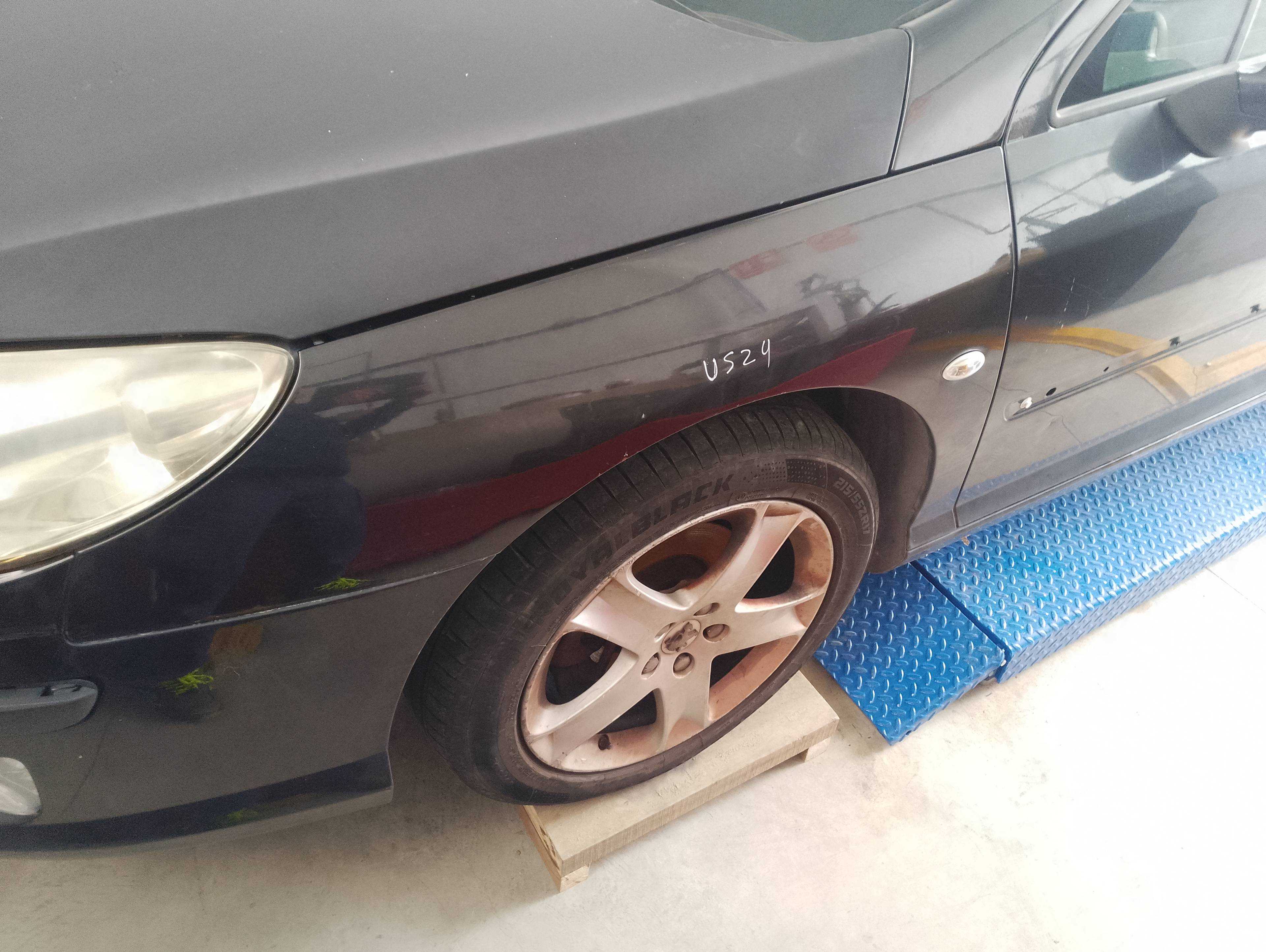 Recambio de aleta delantera izquierda para peugeot 407 st confort referencia OEM IAM   