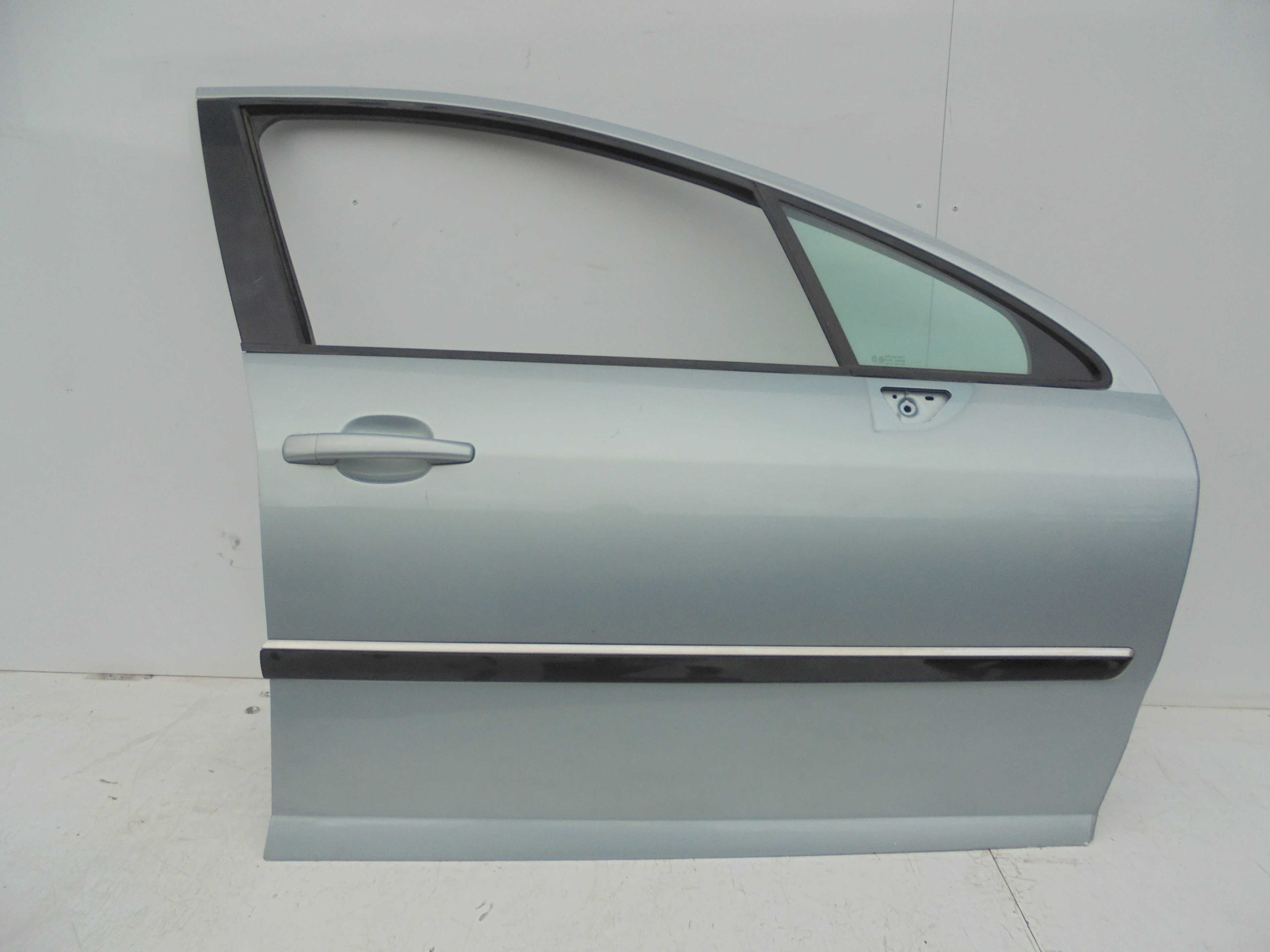 Recambio de puerta delantera derecha para peugeot 407 st sport referencia OEM IAM   