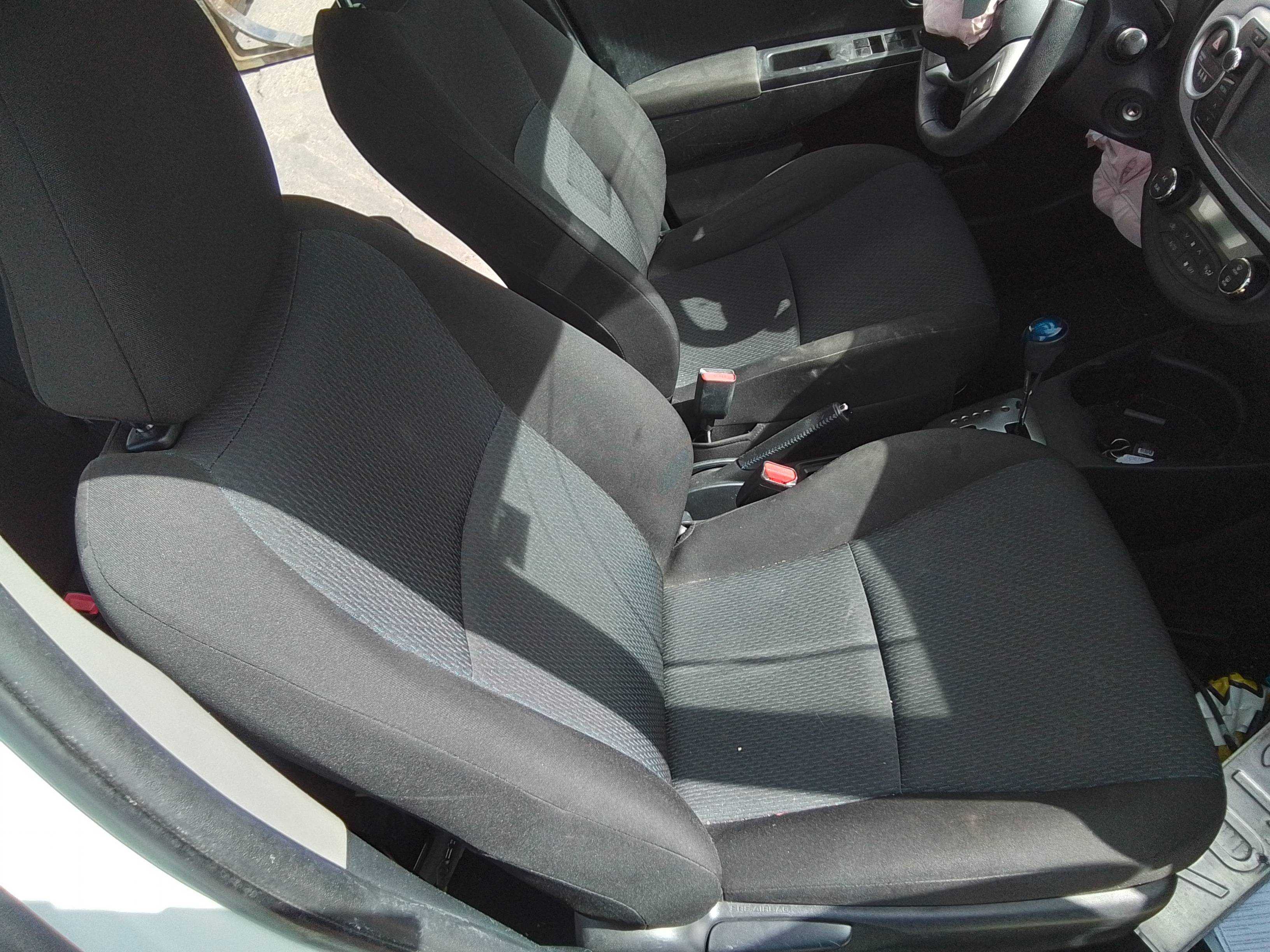 Recambio de asiento delantero derecho para toyota yaris active hybrid referencia OEM IAM   