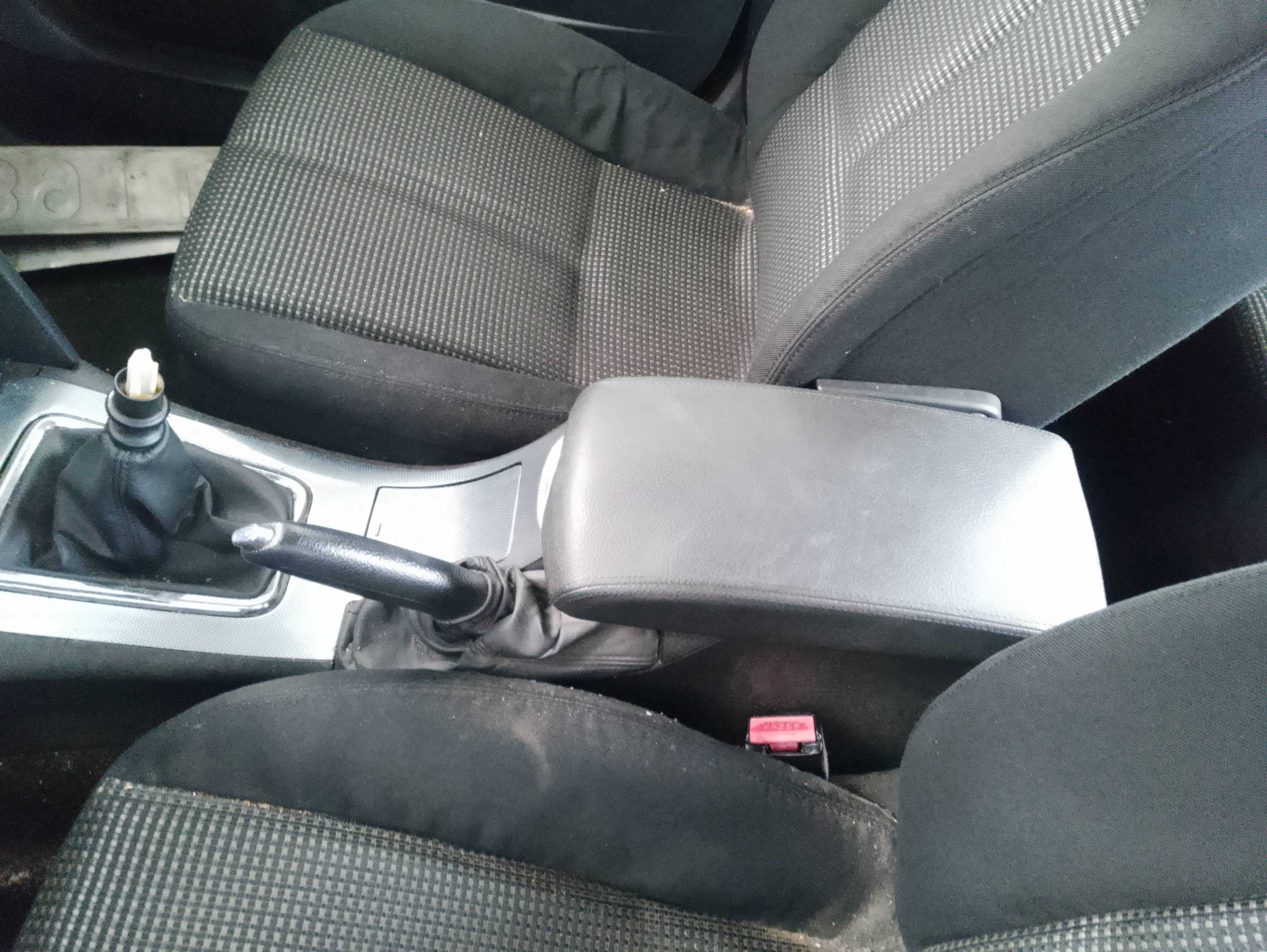 Recambio de apoyabrazos central para peugeot 407 st confort referencia OEM IAM   