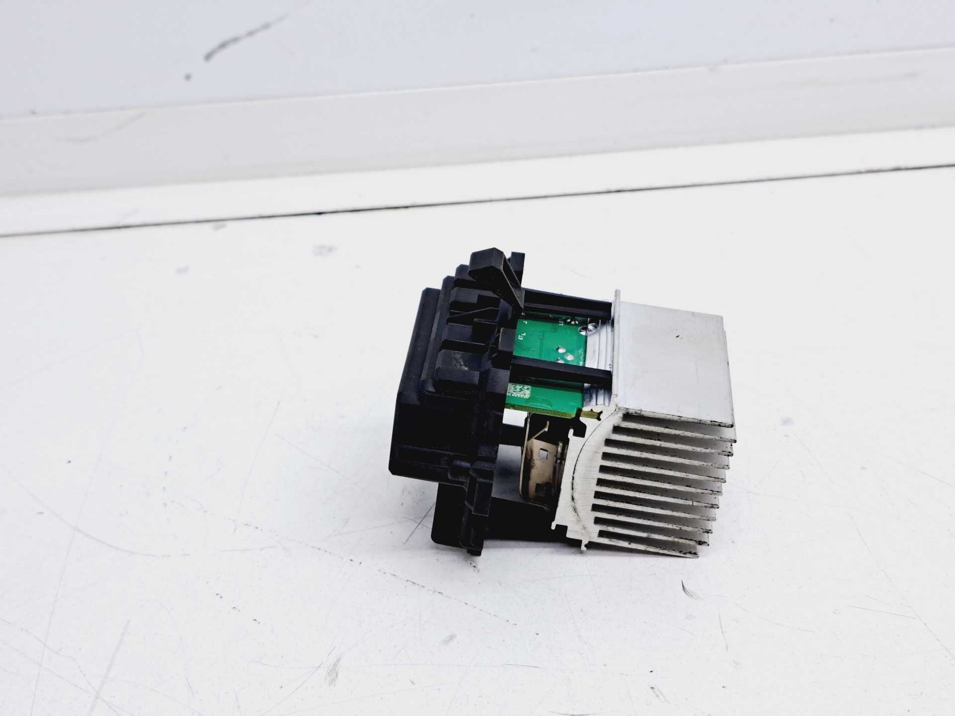 Recambio de resistencia calefaccion para peugeot 208 style referencia OEM IAM T1000034ZD VALEO 