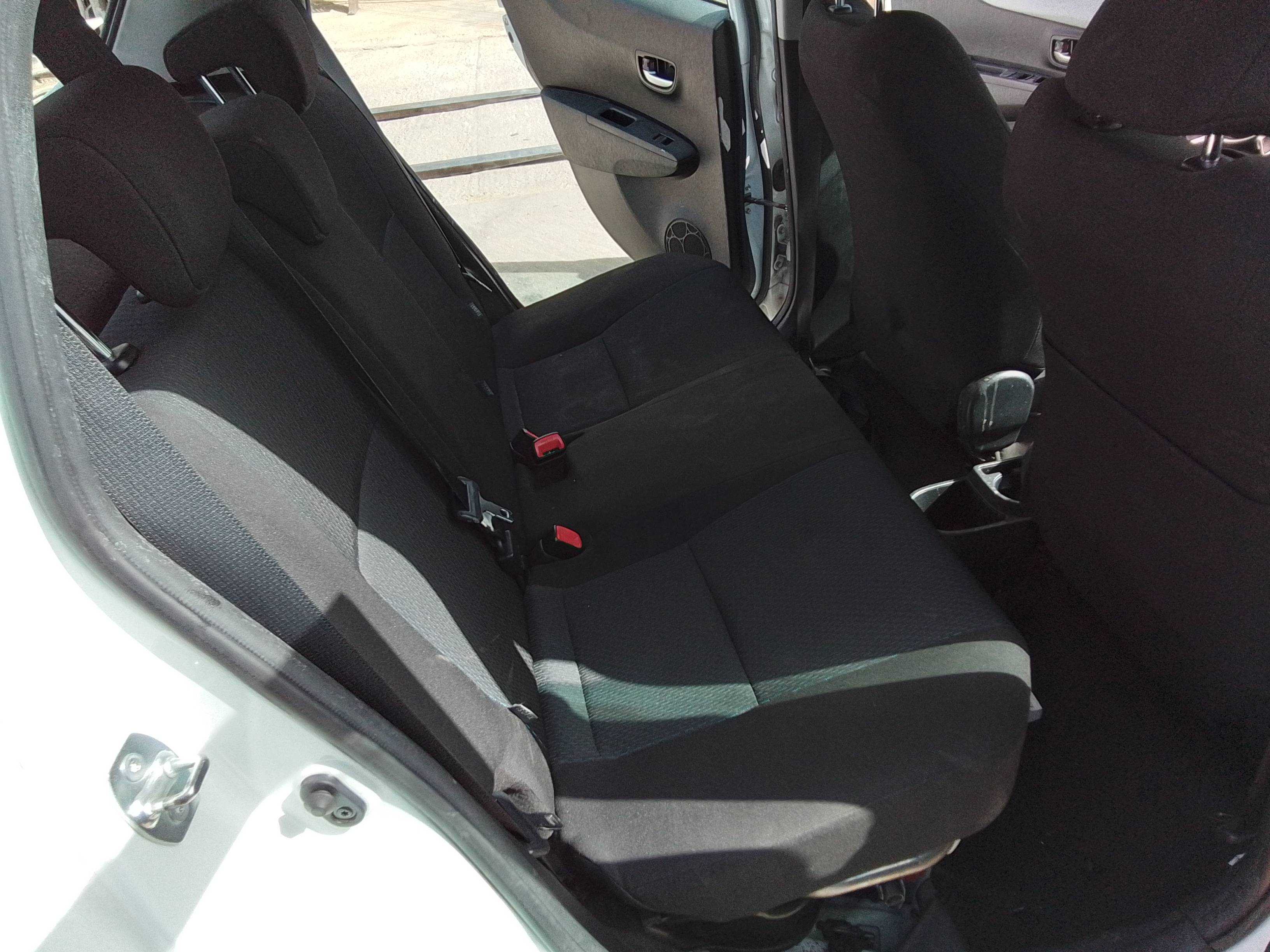 Recambio de asientos traseros para toyota yaris active hybrid referencia OEM IAM   
