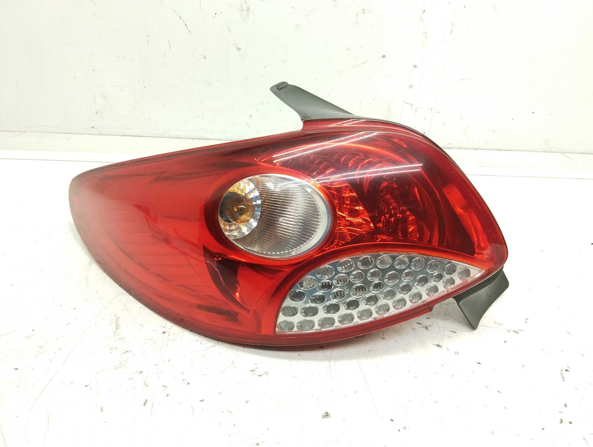 Recambio de piloto trasero izquierdo para peugeot 206+ 1.4 hdi referencia OEM IAM 9685618280  