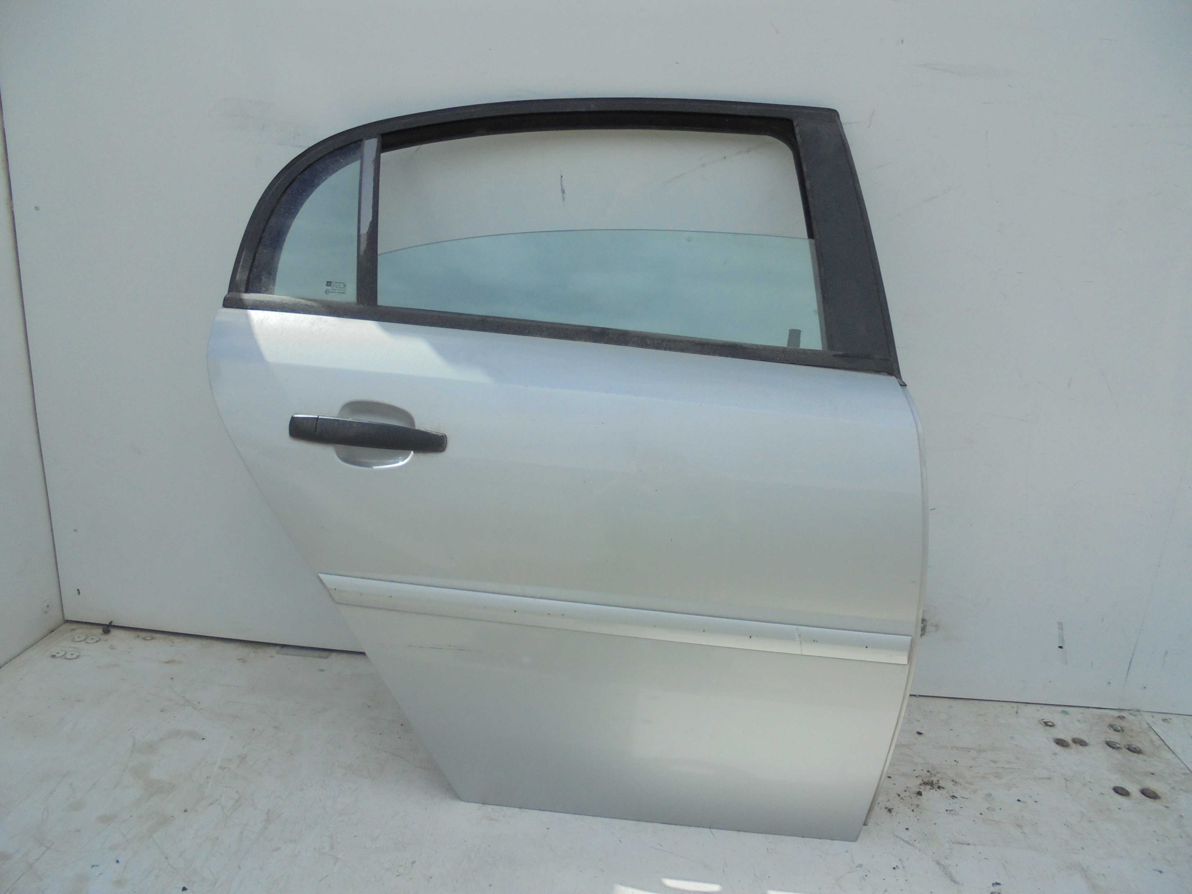 Recambio de puerta trasera derecha para opel vectra c berlina club referencia OEM IAM   