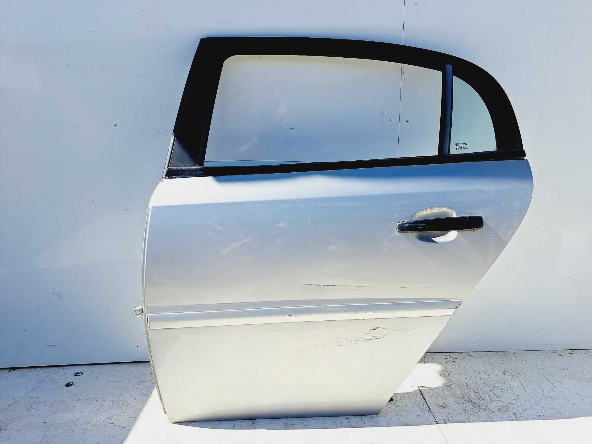 Recambio de puerta trasera izquierda para opel vectra c berlina club referencia OEM IAM   