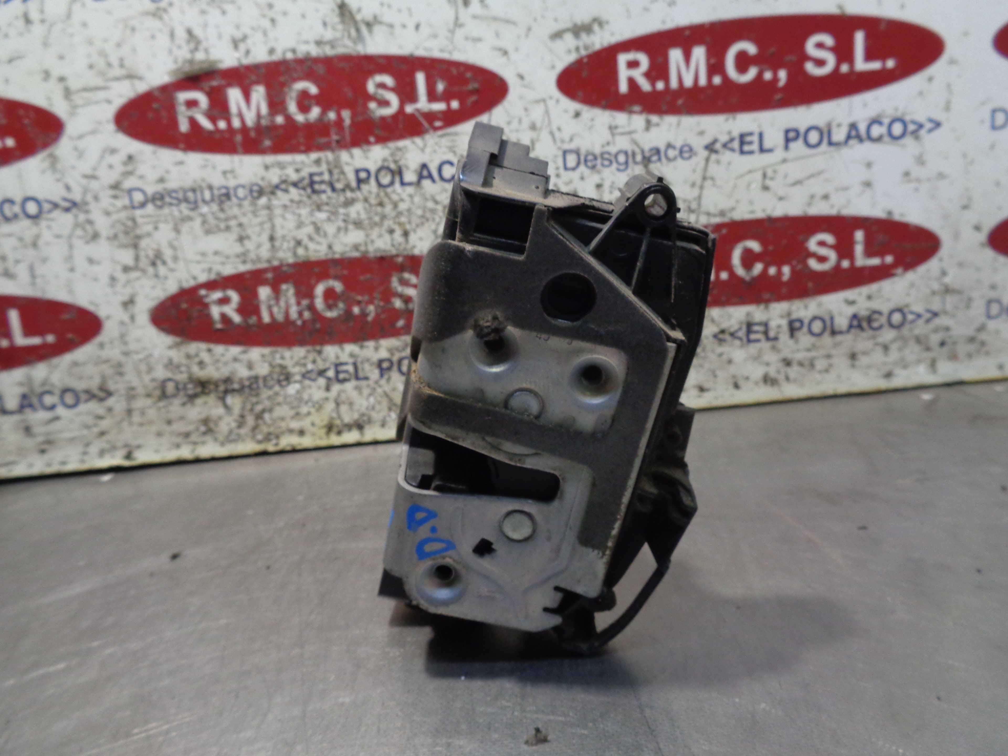 Recambio de cerradura puerta delantera derecha para ford fiesta (cb1) ambiente referencia OEM IAM 8A6AA21812  
