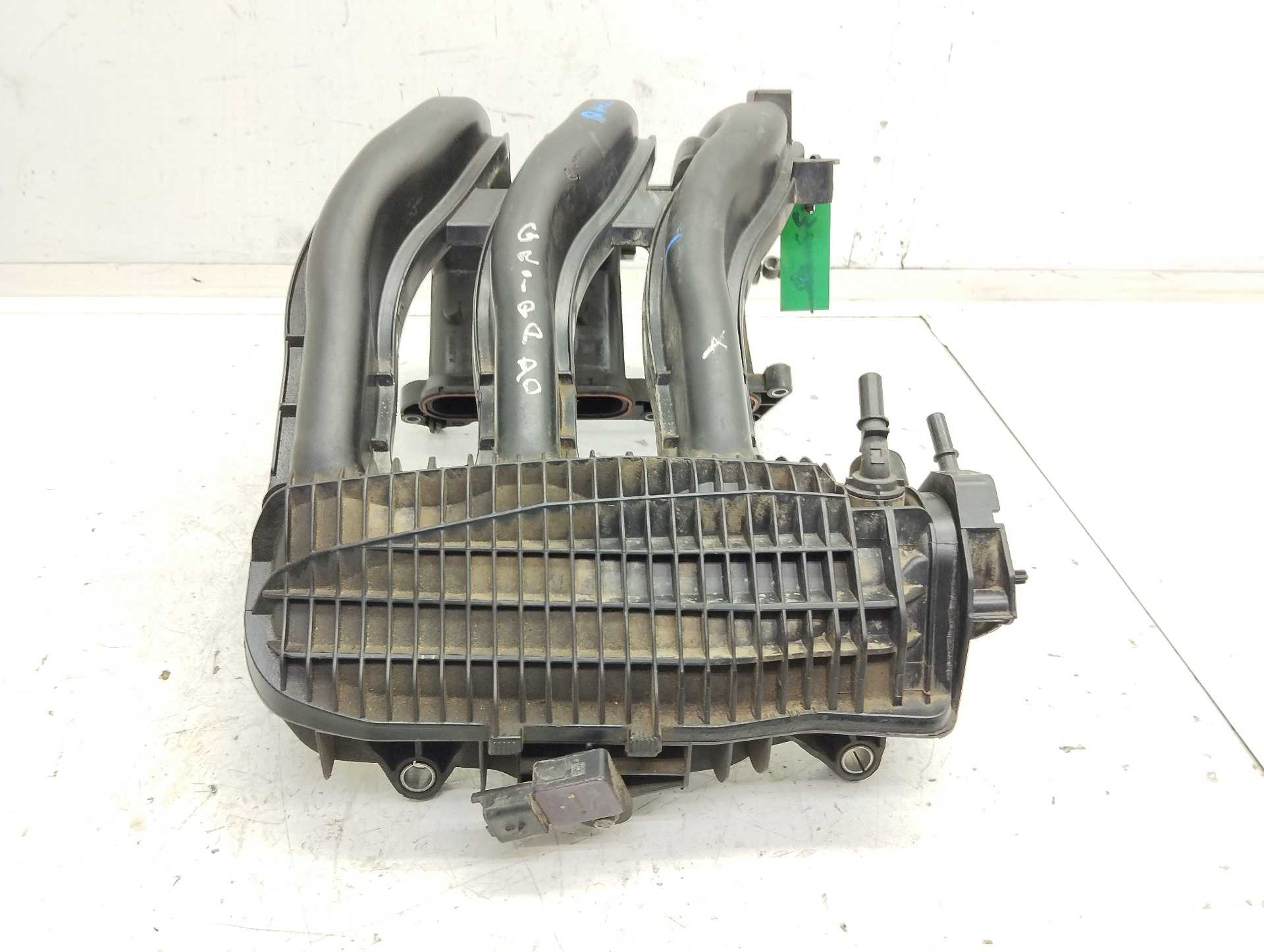 Recambio de colector admision para peugeot 208 style referencia OEM IAM 9673063980 1056888S01 