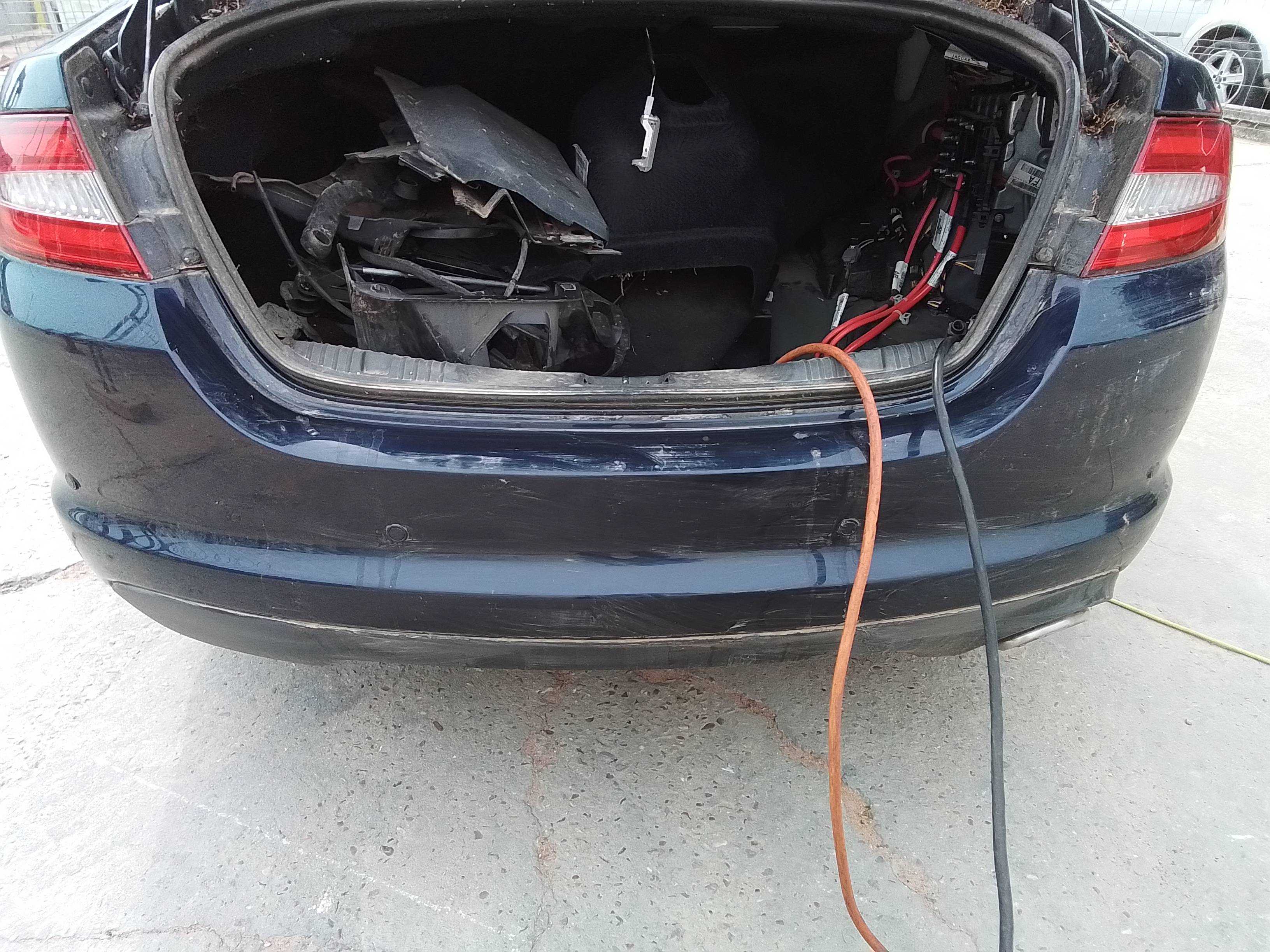 Recambio de paragolpes trasero para jaguar xf sportbrake 2.2 diesel referencia OEM IAM   