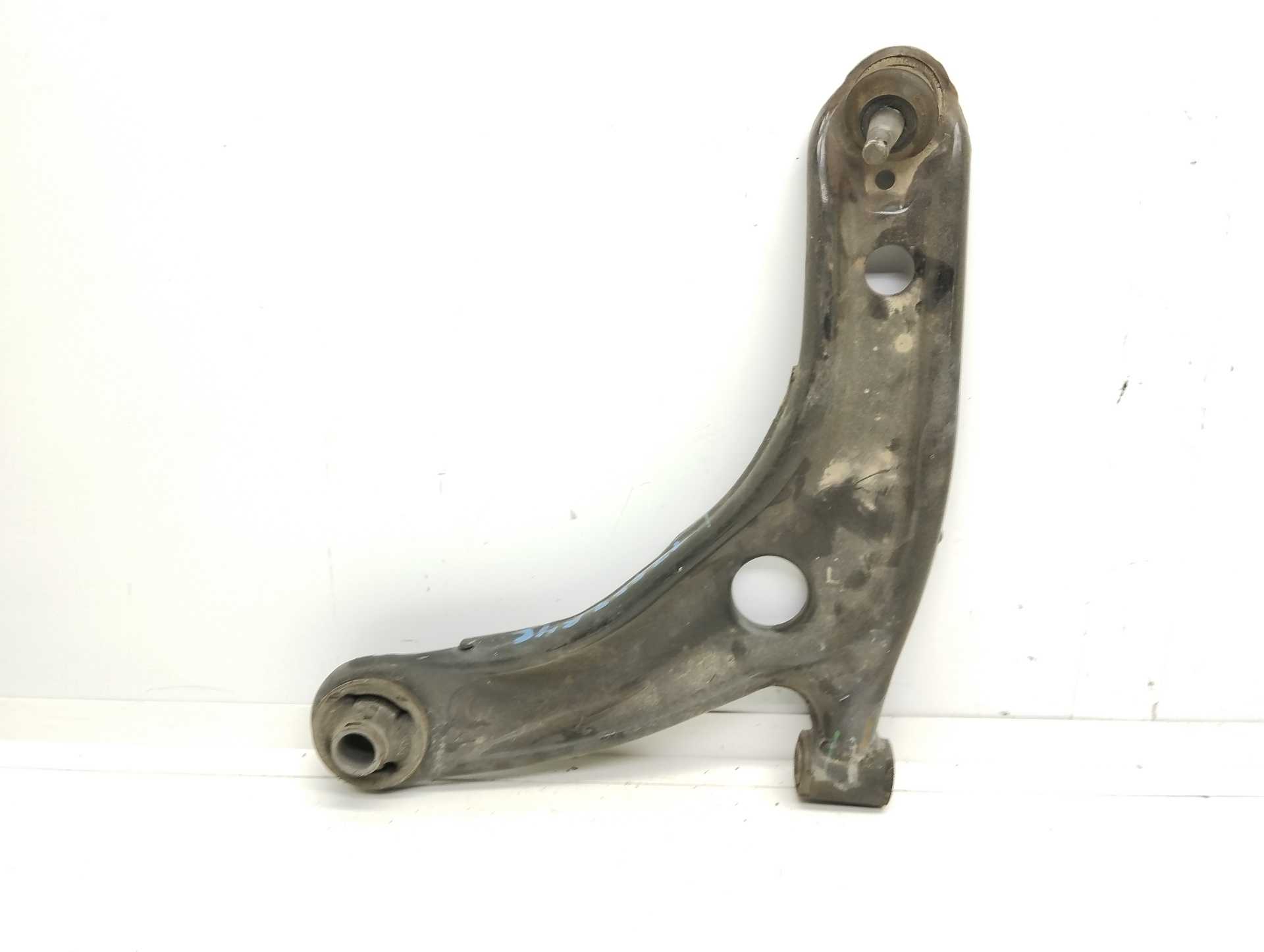 Recambio de brazo suspension inferior delantero izquierdo para toyota yaris active hybrid referencia OEM IAM 4806909140  