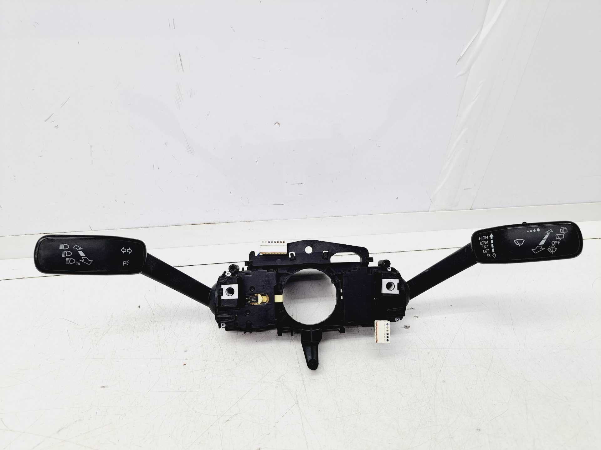 Recambio de mando intermitentes para volkswagen tiguan 2.0 tdi referencia OEM IAM 5Q1953507M  