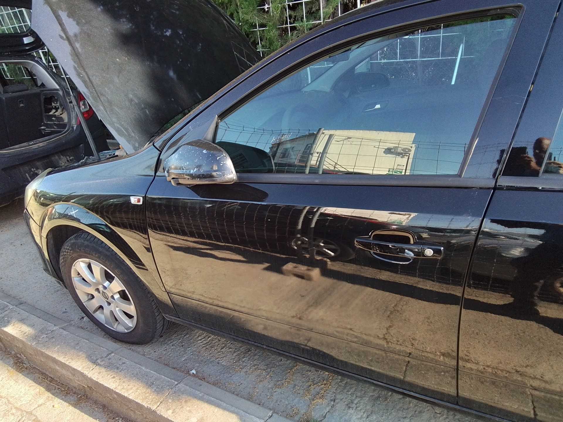 Recambio de puerta delantera izquierda para opel astra h ber. edition referencia OEM IAM   