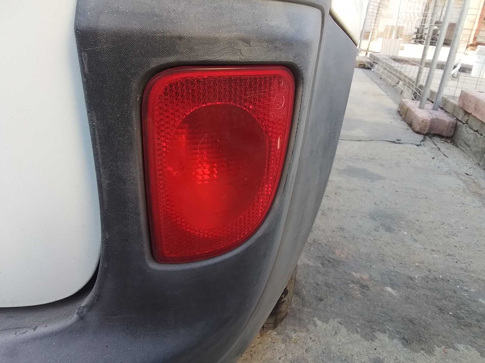 Recambio de faro antiniebla trasero derecho para renault kangoo 1.5 dci diesel referencia OEM IAM   