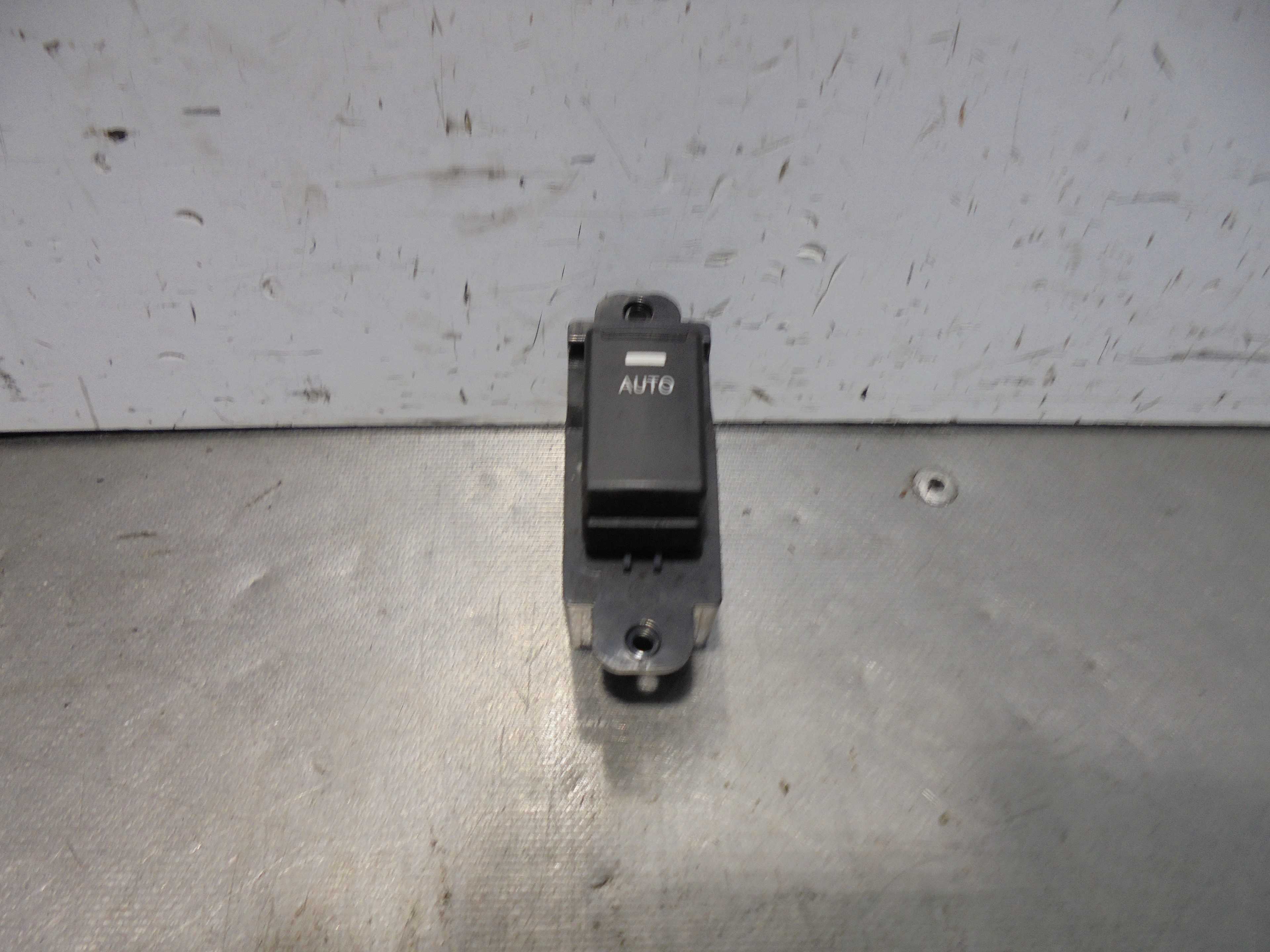 Recambio de mando elevalunas trasero derecho para kia sorento active 4wd referencia OEM IAM   