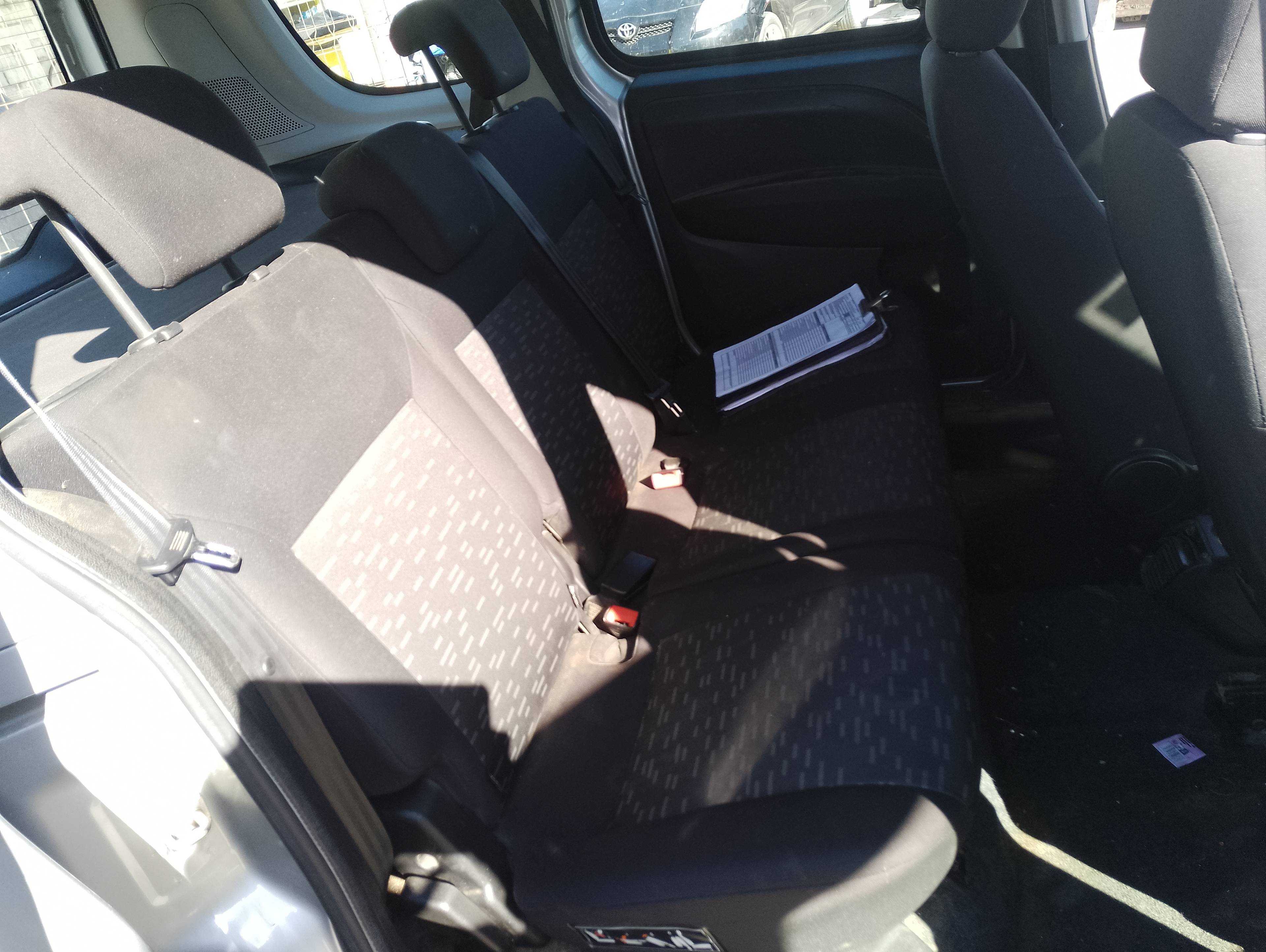 Recambio de asientos traseros para opel combo d expression l1h1 referencia OEM IAM   