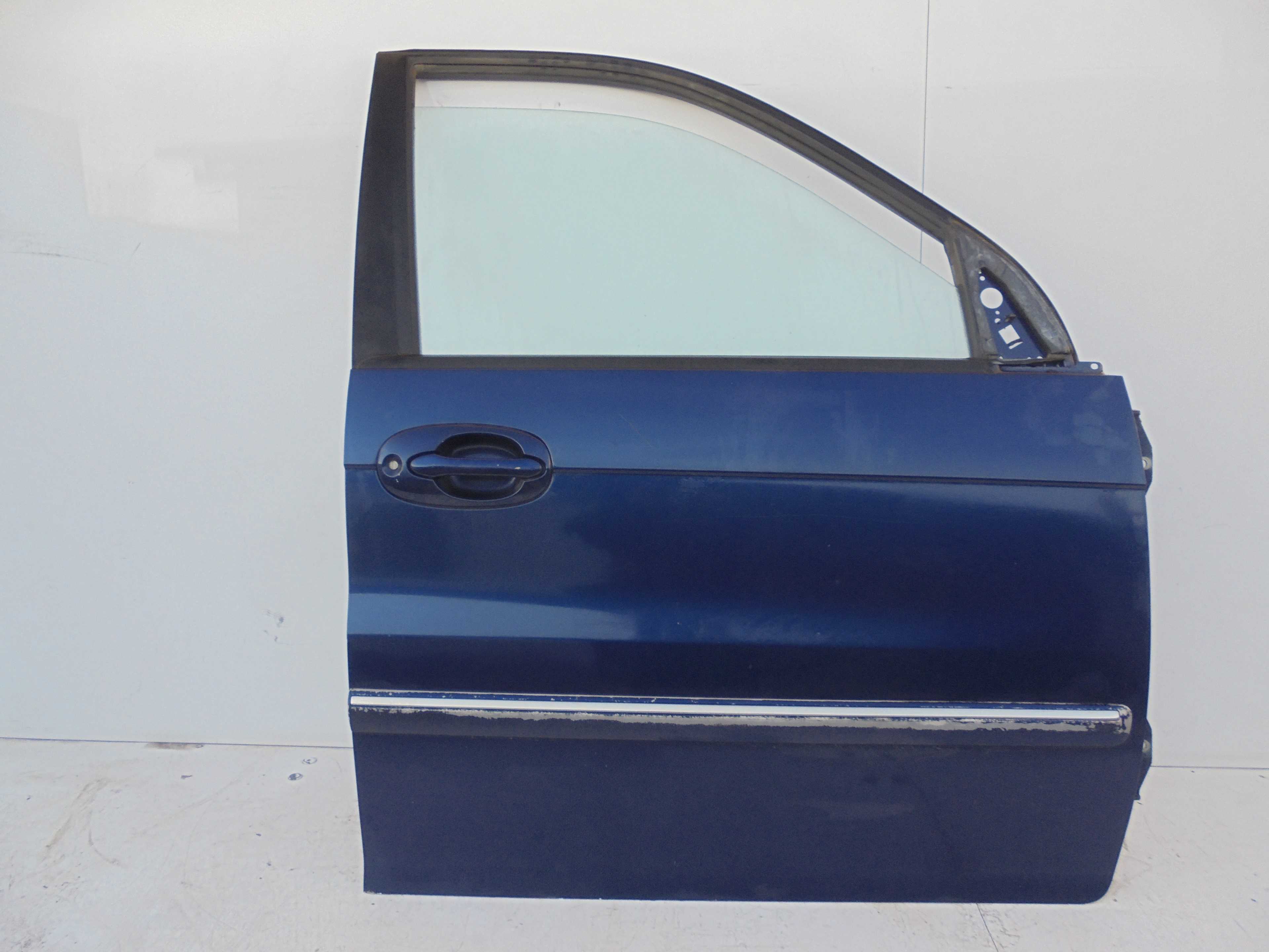 Recambio de puerta delantera derecha para kia carnival ii 2.9 cdri ex referencia OEM IAM   