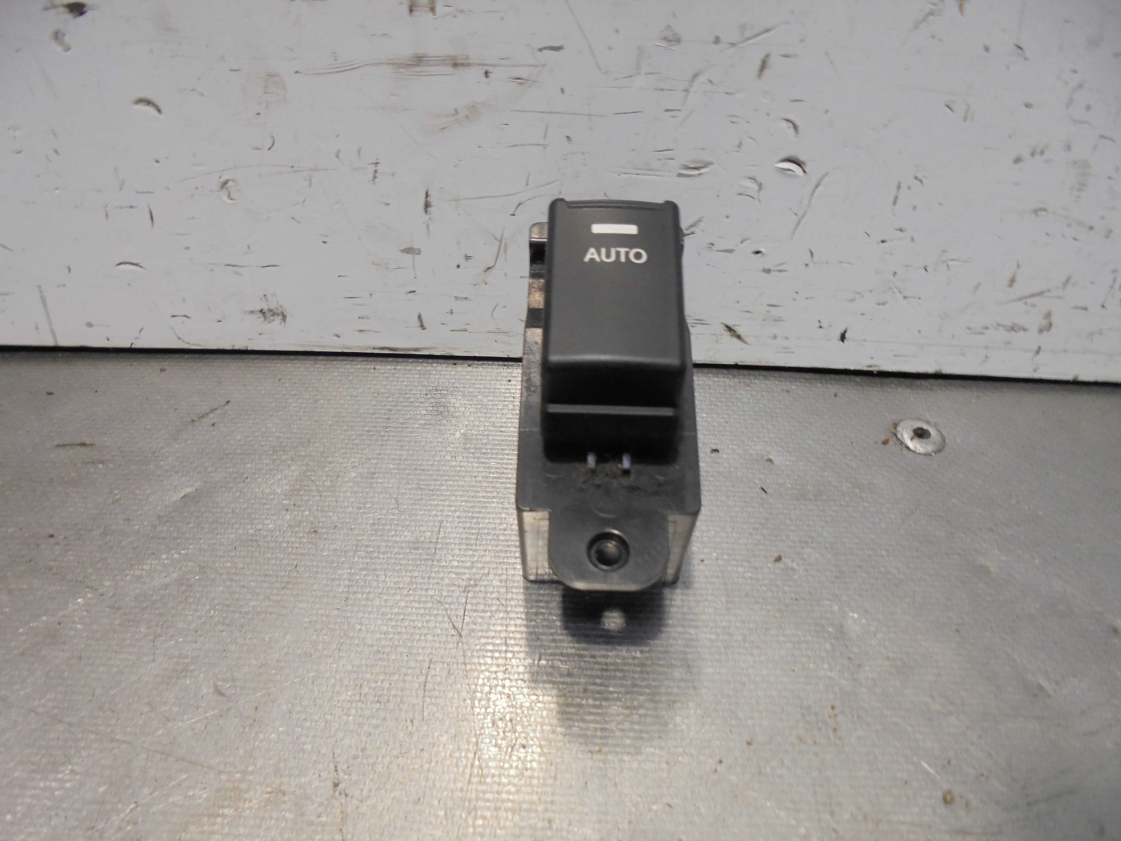 Recambio de mando elevalunas trasero izquierdo para kia sorento active 4wd referencia OEM IAM   