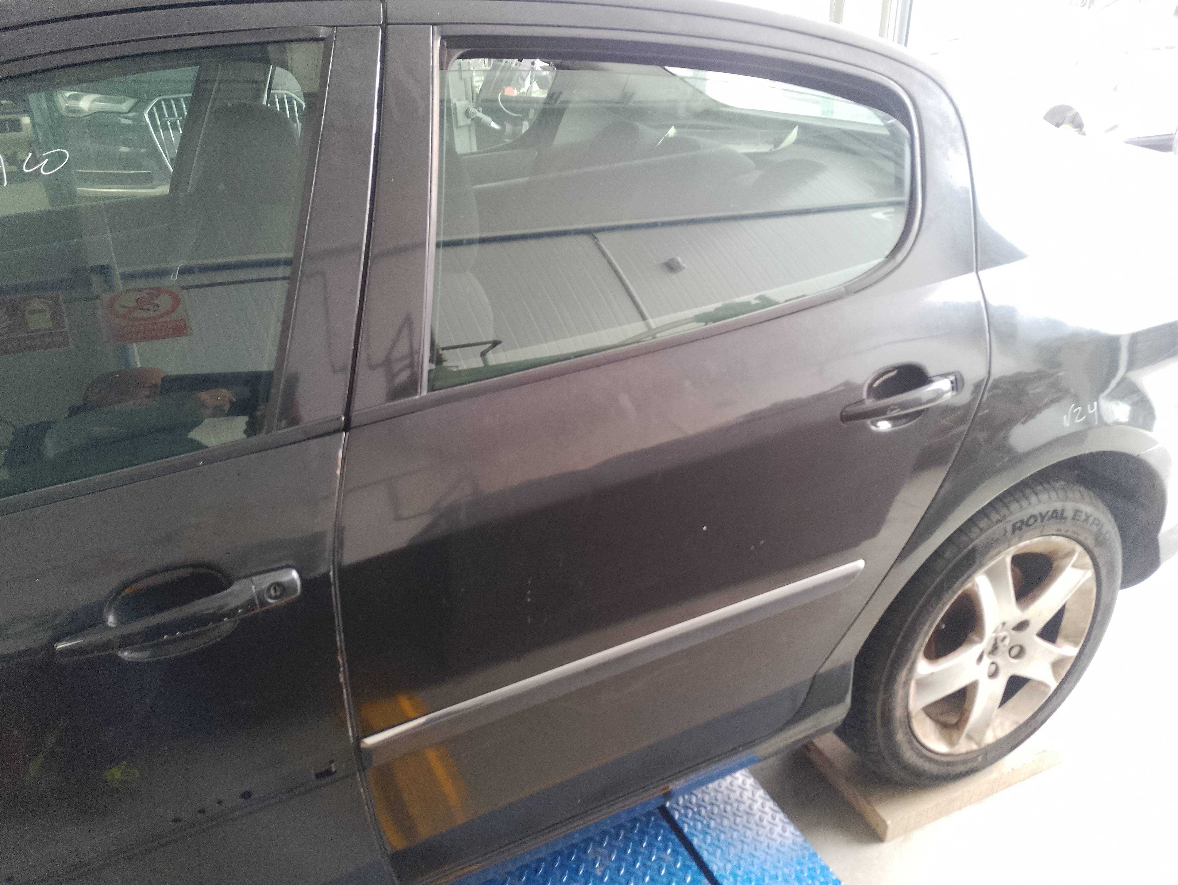 Recambio de puerta trasera izquierda para peugeot 407 st confort referencia OEM IAM   
