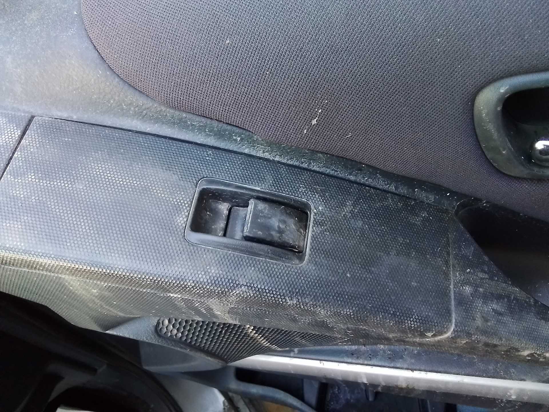 Recambio de mando elevalunas delantero derecho para toyota corolla verso (r1) 2.0 turbodiesel cat referencia OEM IAM   