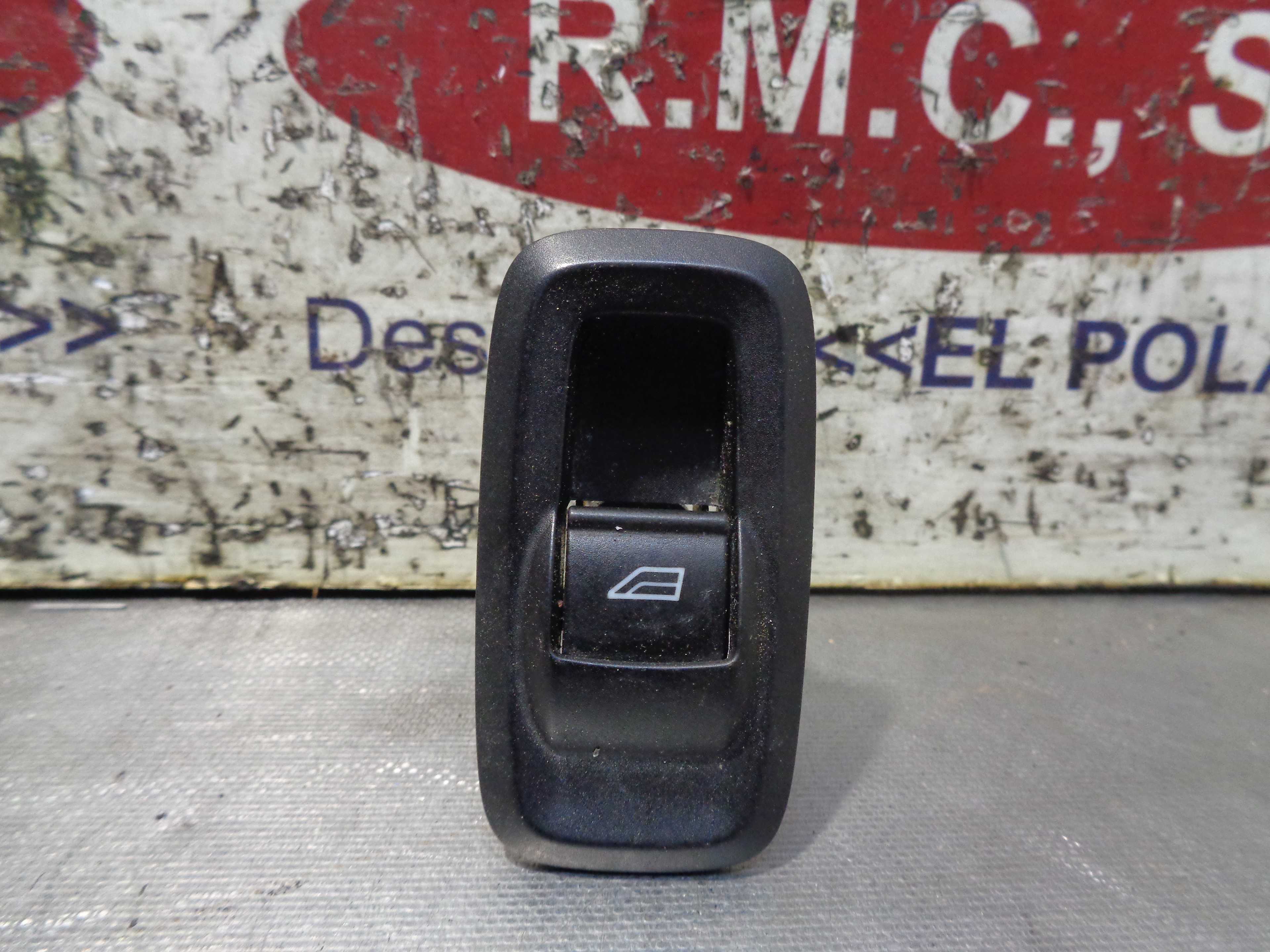 Recambio de mando elevalunas delantero derecho para ford fiesta (cb1) ambiente referencia OEM IAM 8A6T14529  