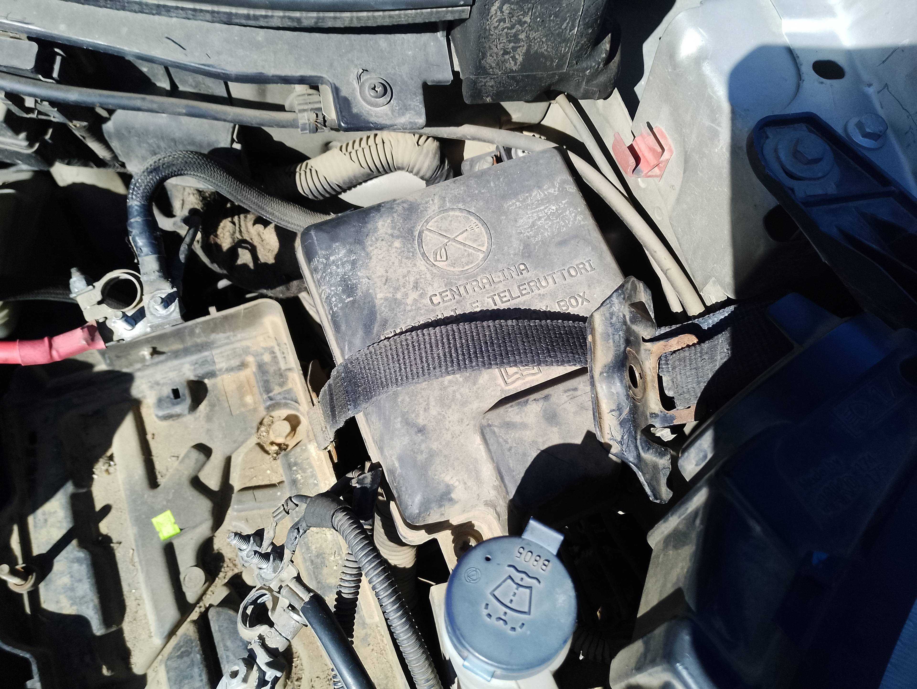 Recambio de caja reles / fusibles para opel combo d expression l1h1 referencia OEM IAM   