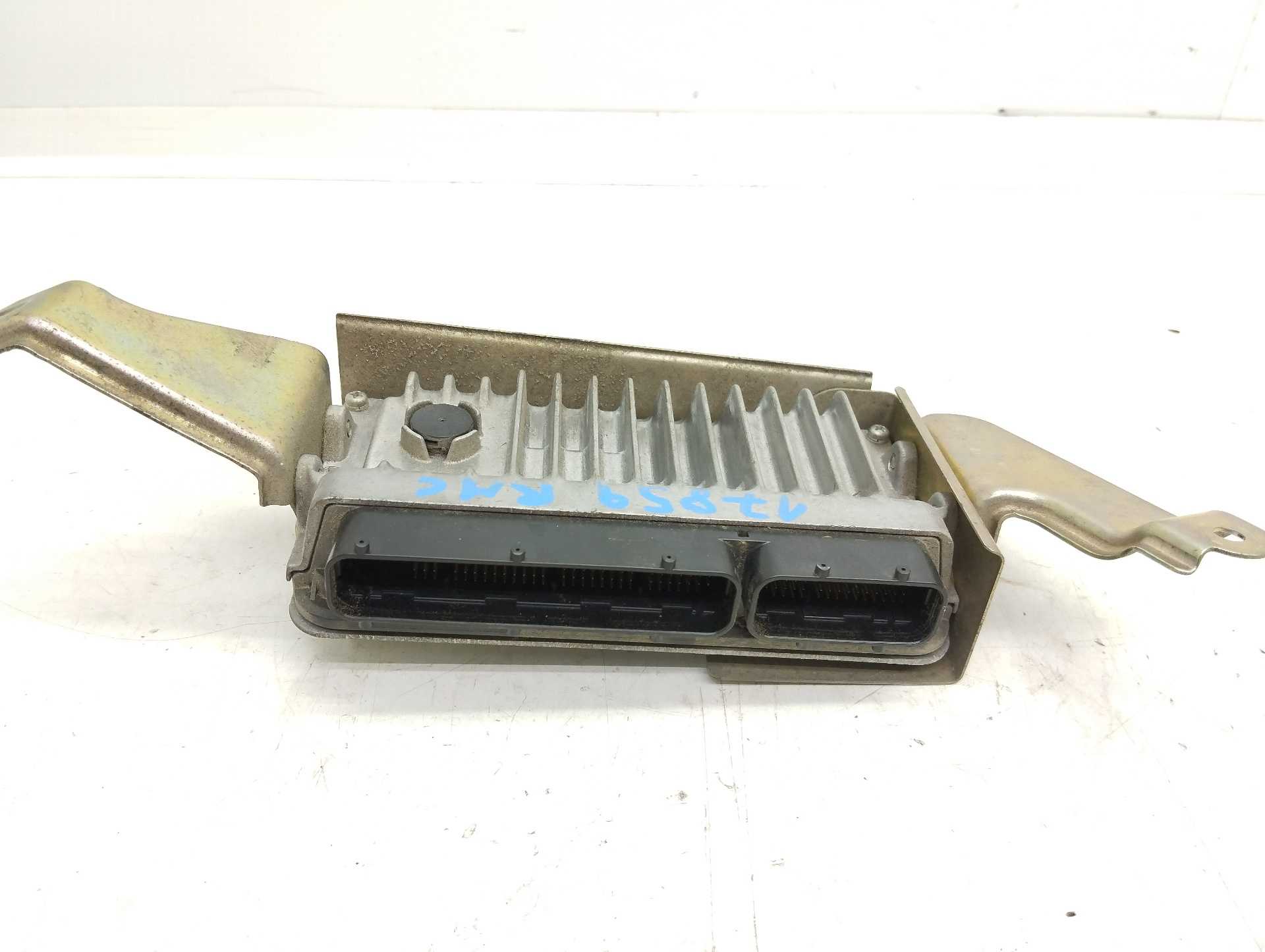 Recambio de centralita motor uce para toyota yaris active hybrid referencia OEM IAM 896610DC00  