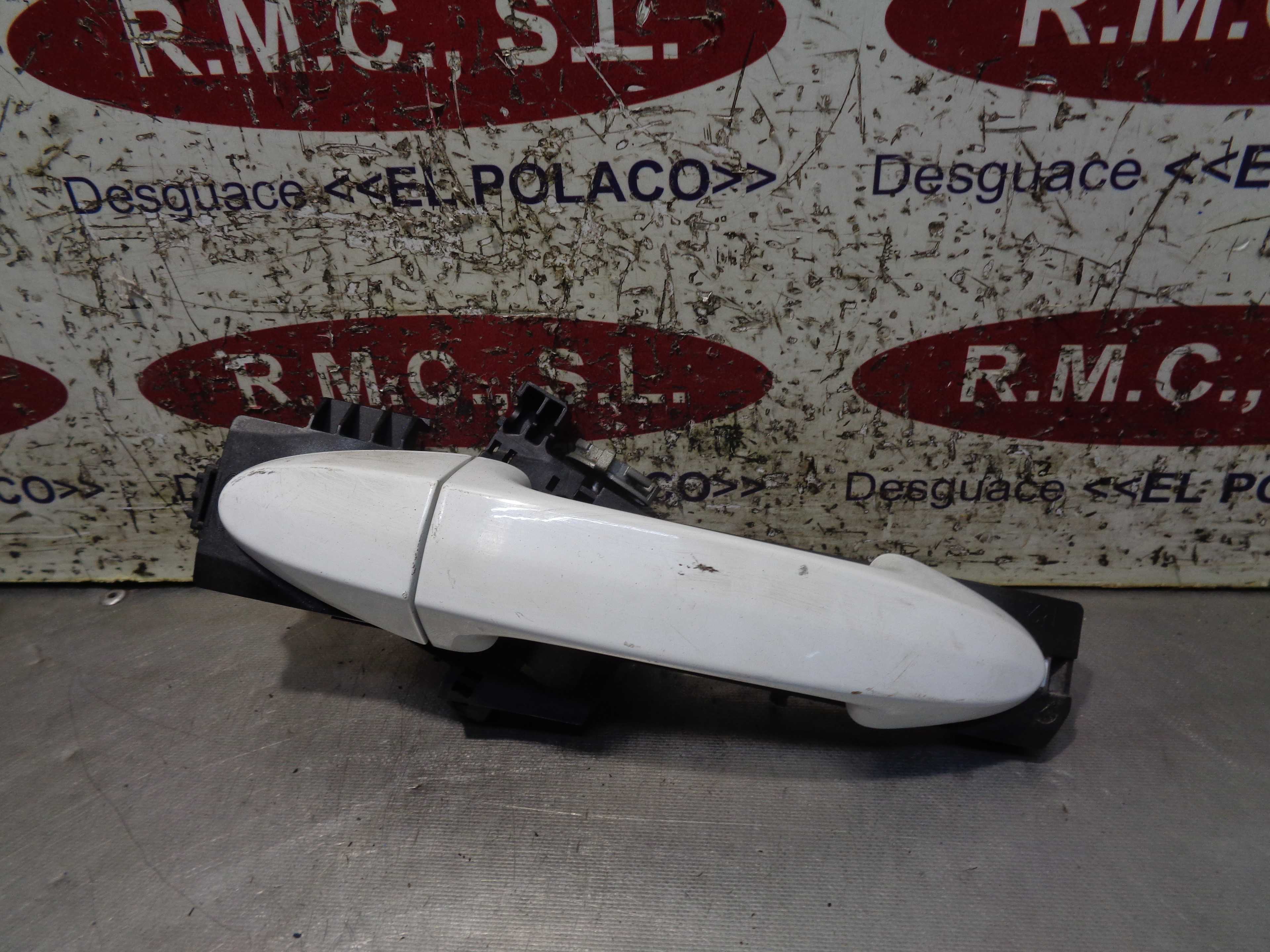 Recambio de maneta exterior delantera derecha para ford fiesta (cb1) ambiente referencia OEM IAM 8A61A224A36  