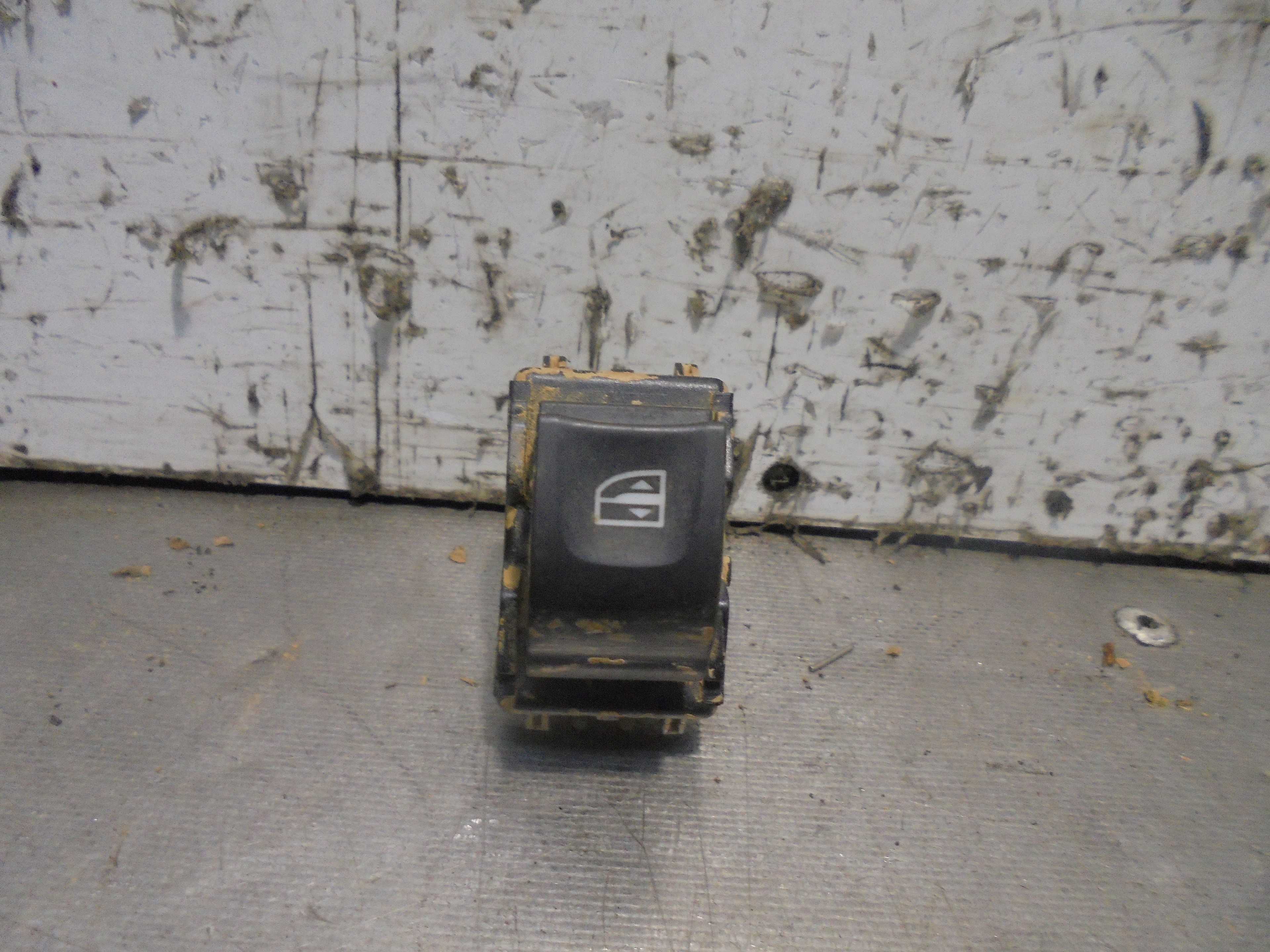 Recambio de mando elevalunas trasero derecho para renault captur dynamique referencia OEM IAM 254218614R  