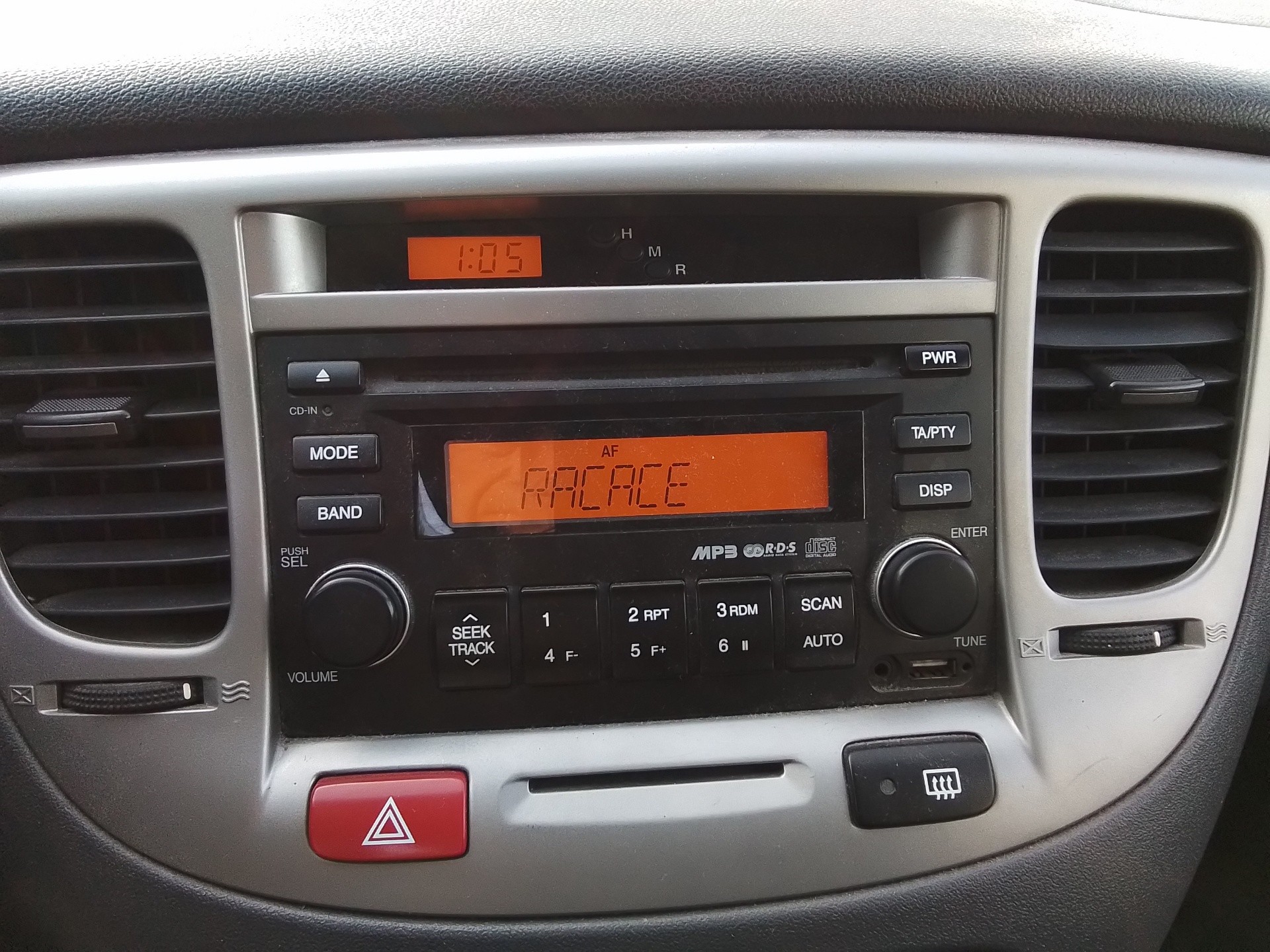 Recambio de sistema audio / radio cd para kia rio 1.4 cat referencia OEM IAM   