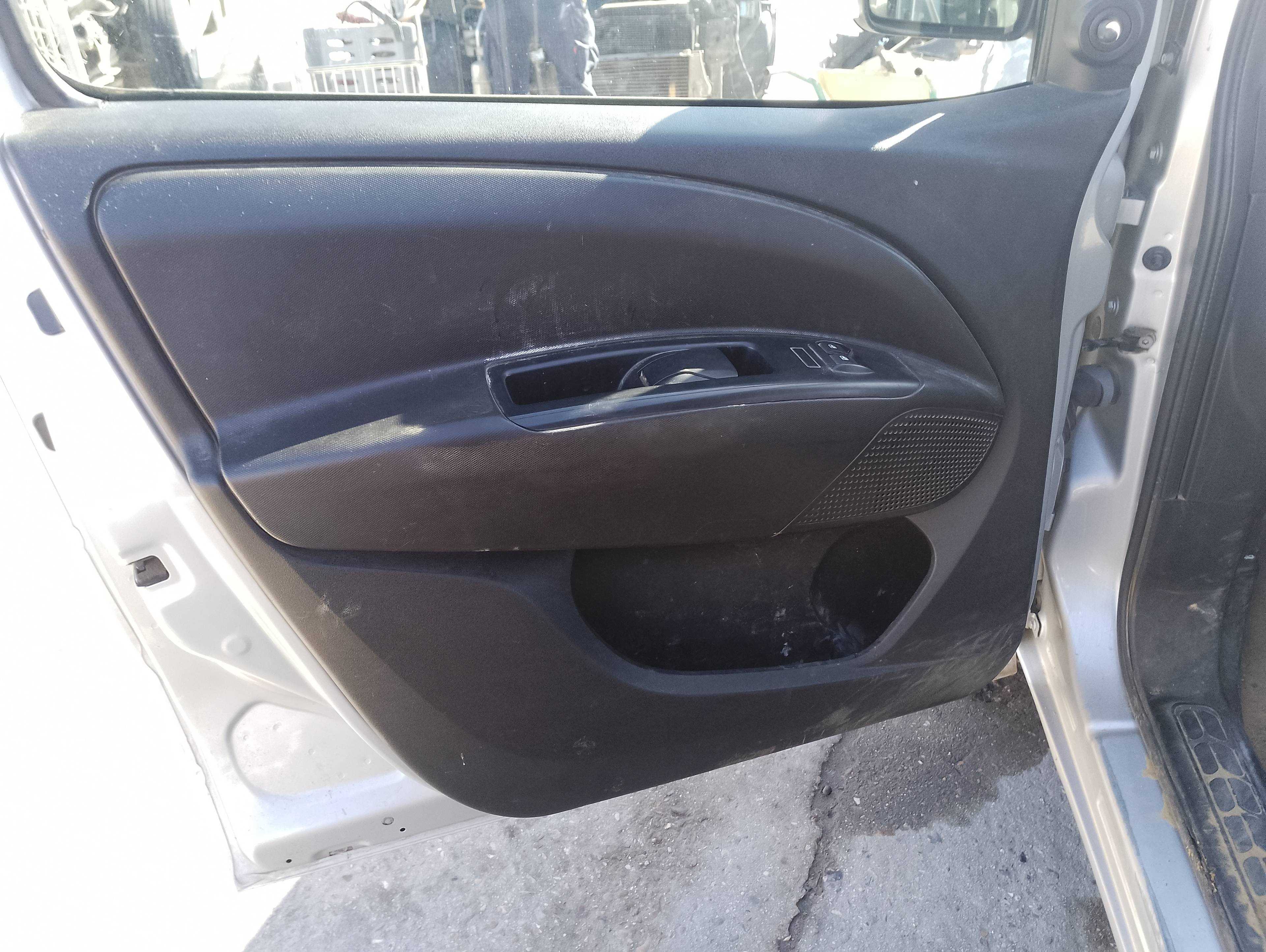 Recambio de guarnecido puerta delantera izquierda para opel combo d expression l1h1 referencia OEM IAM   
