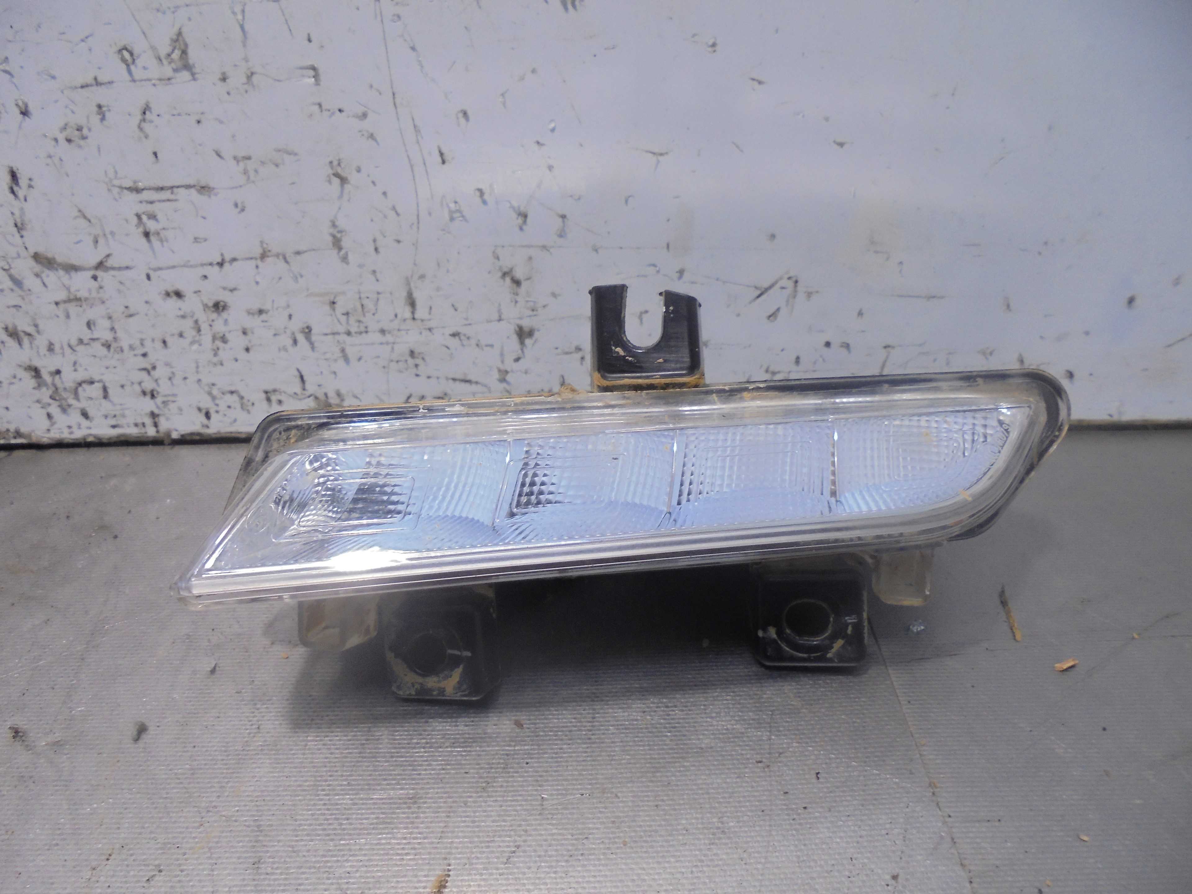Recambio de piloto delantero derecho para renault captur dynamique referencia OEM IAM 89208551  