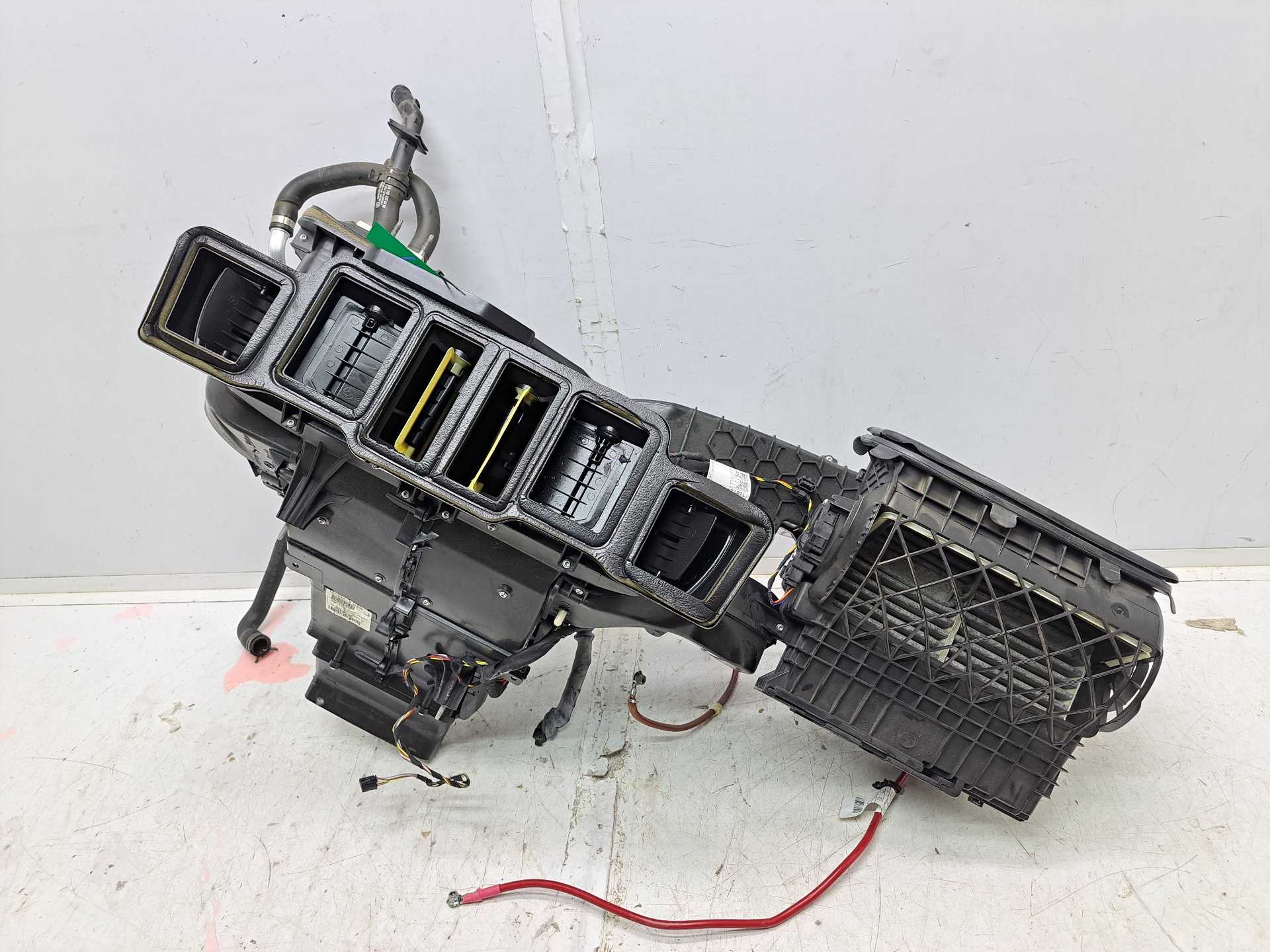 Recambio de caja calefaccion para mercedes-benz clase gle (w166) gle 350 d 4matic referencia OEM IAM a1668303860  