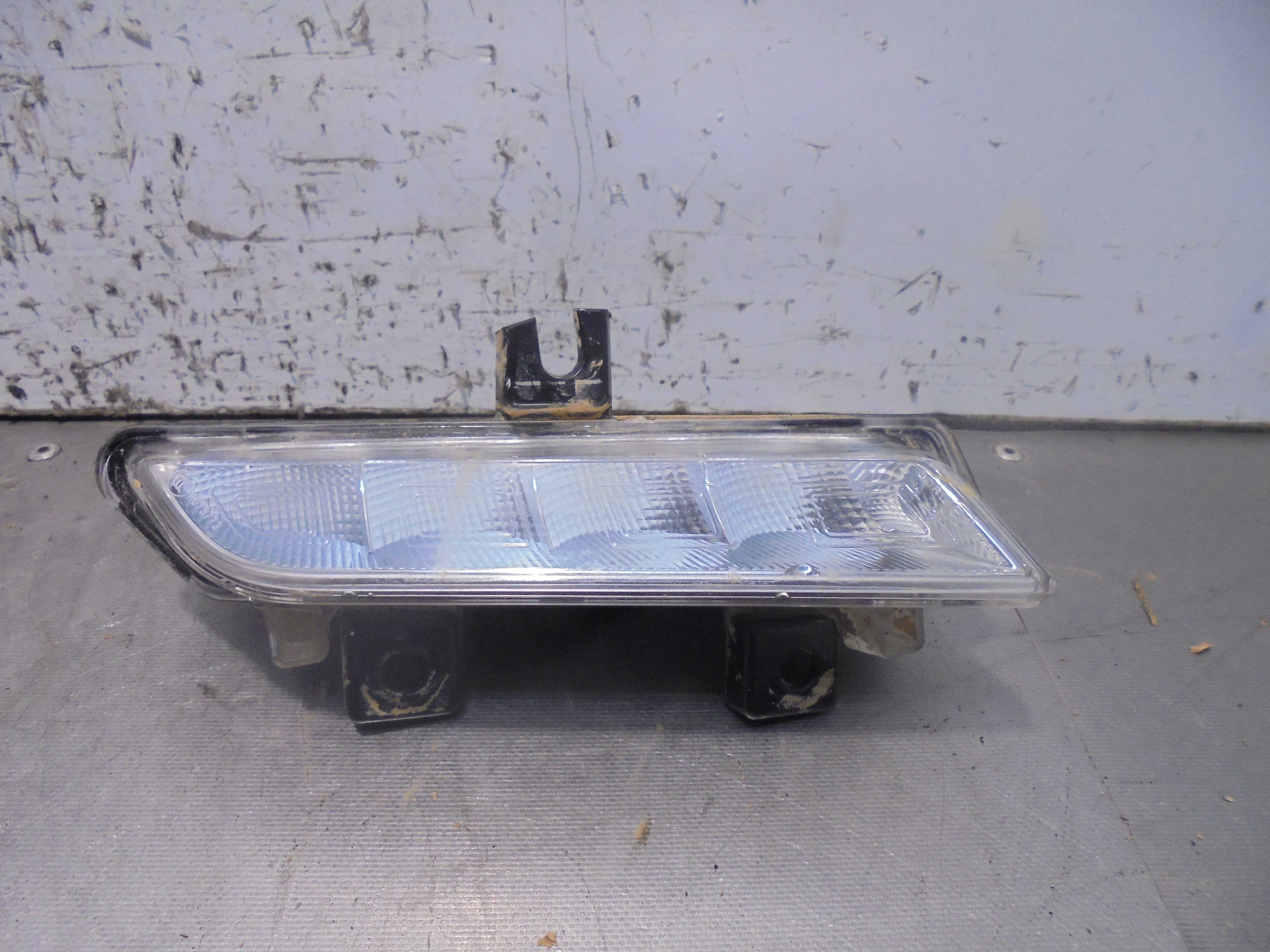 Recambio de piloto delantero izquierdo para renault captur dynamique referencia OEM IAM 89208541  