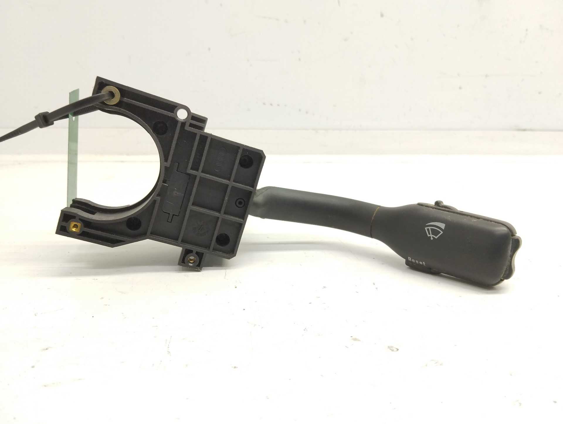 Recambio de mando limpia para audi a4 berlina (b5) 2.4 referencia OEM IAM 4D0953503B  