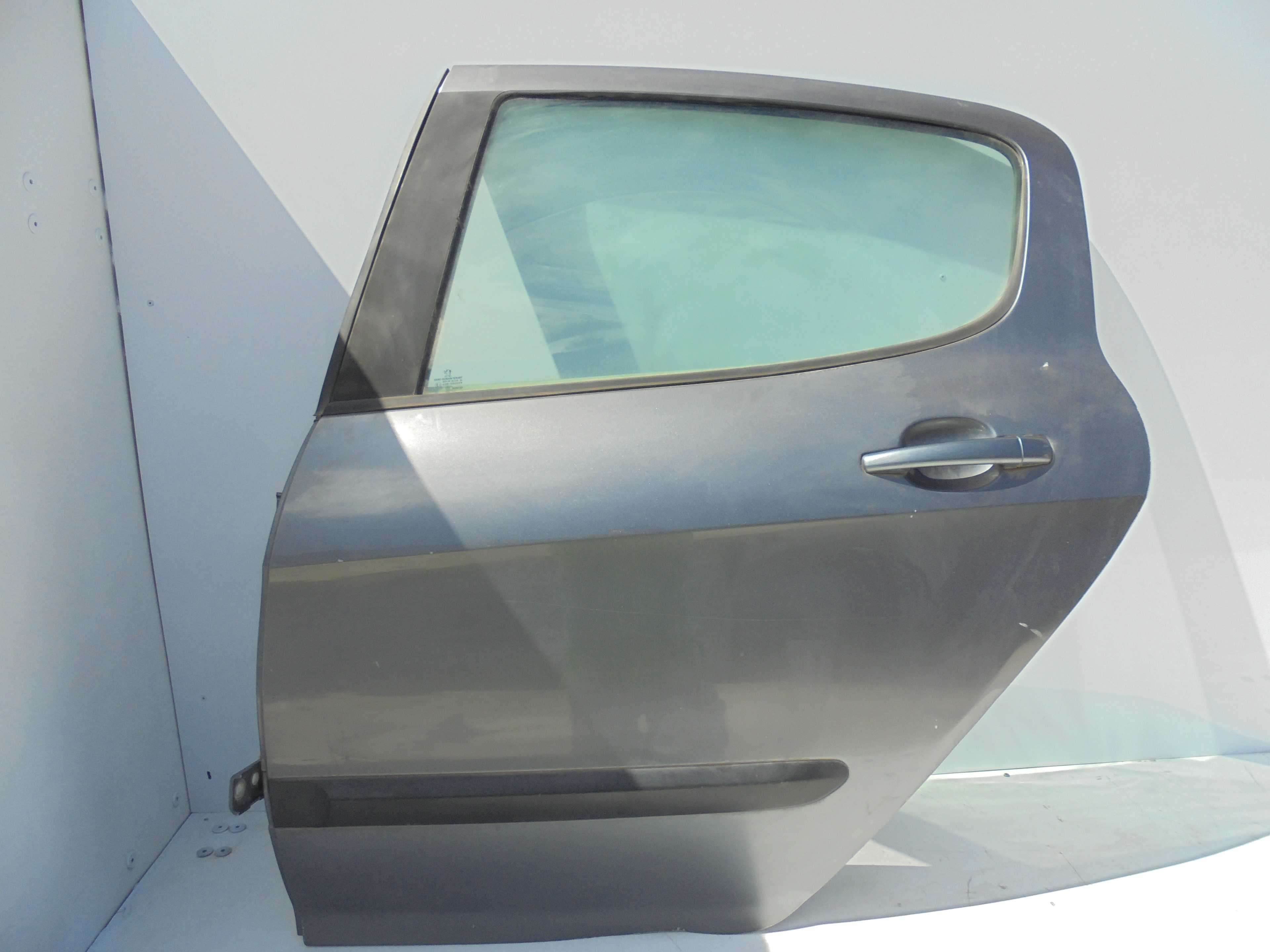 Recambio de puerta trasera izquierda para peugeot 308 premium referencia OEM IAM   