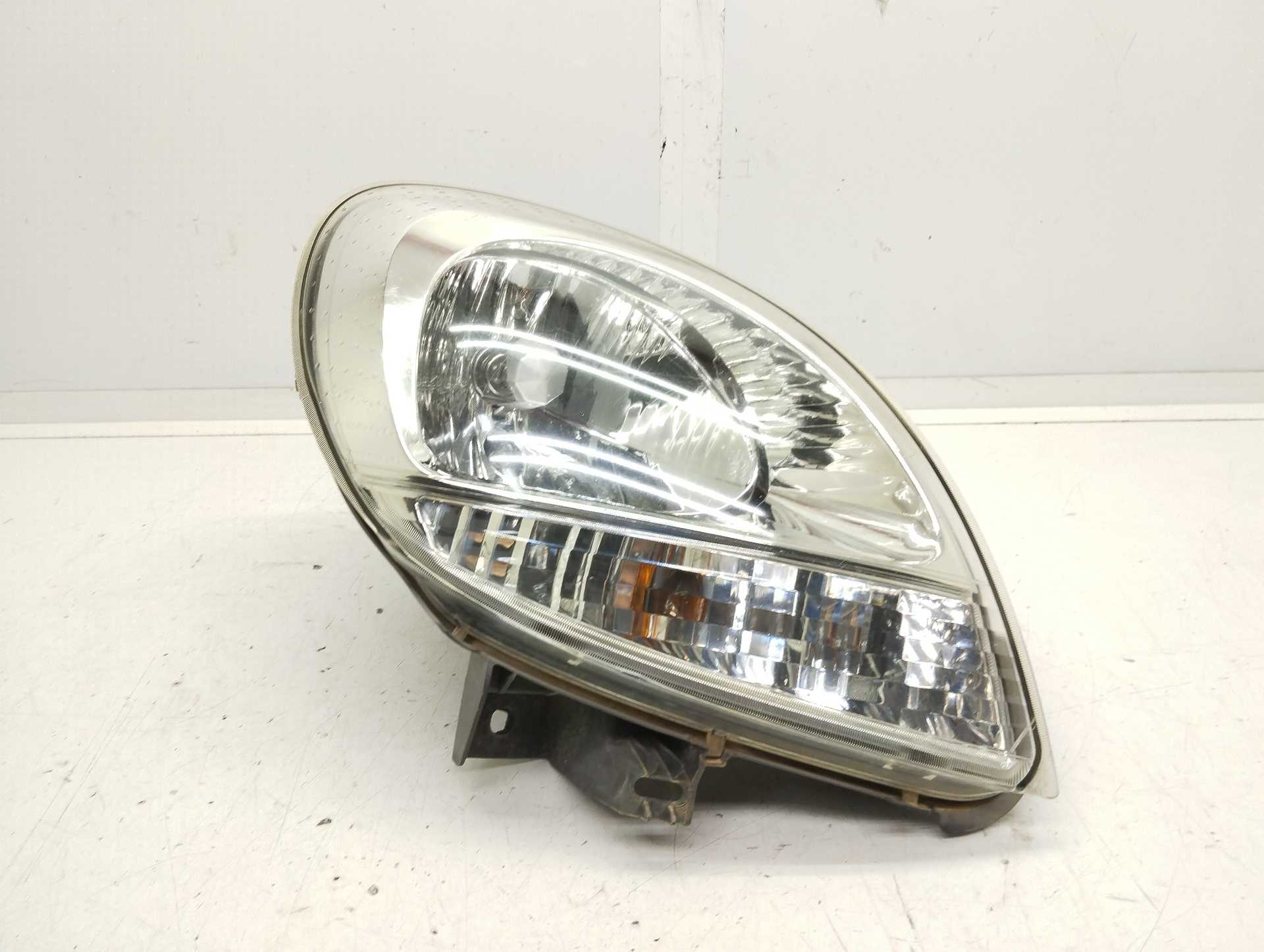 Recambio de faro derecho para renault kangoo (f/kc0) 1.5 dci diesel referencia OEM IAM 89902217 043566 VALEO