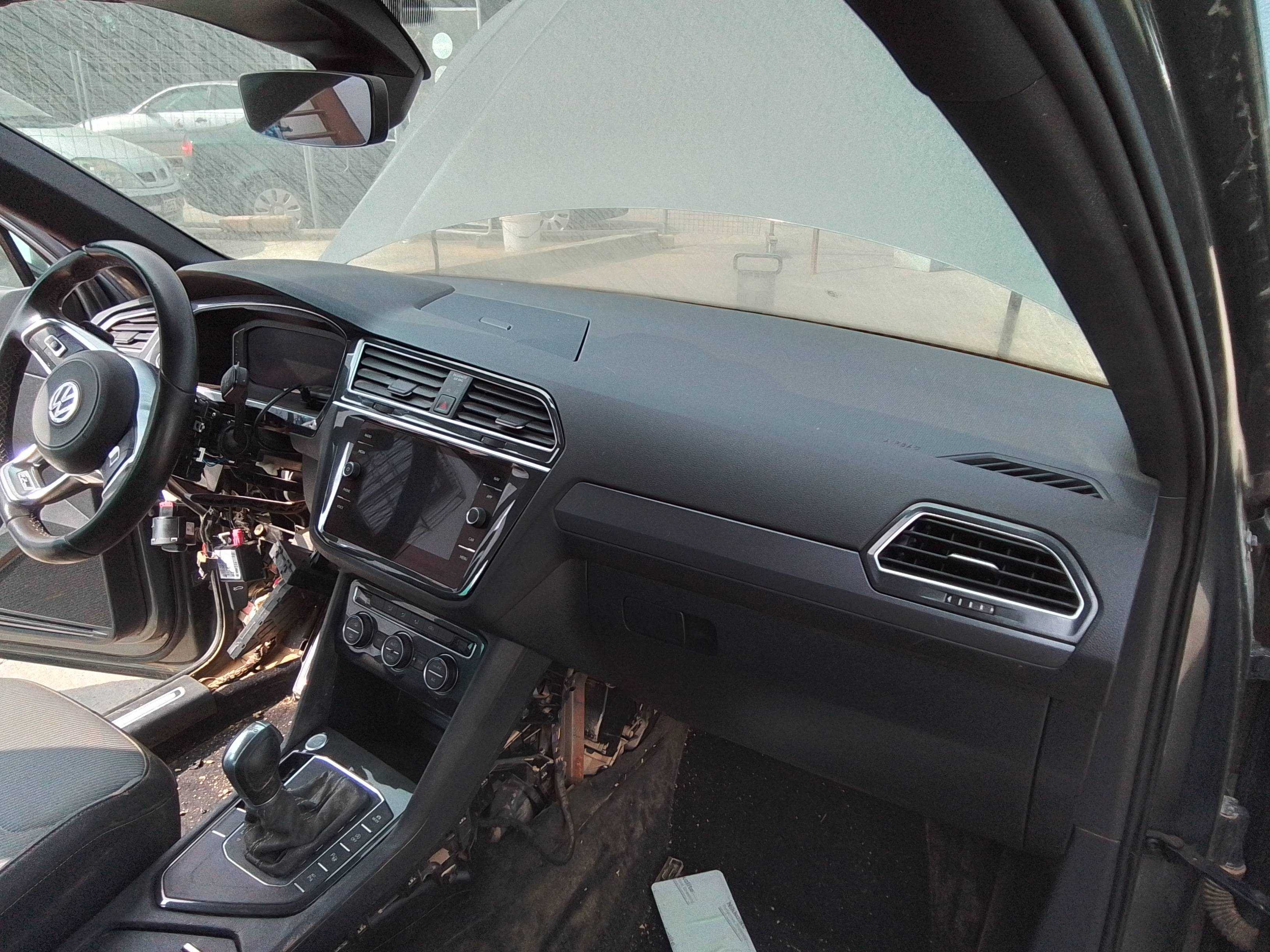 Recambio de salpicadero para volkswagen tiguan 2.0 tdi referencia OEM IAM  5NB857003H 