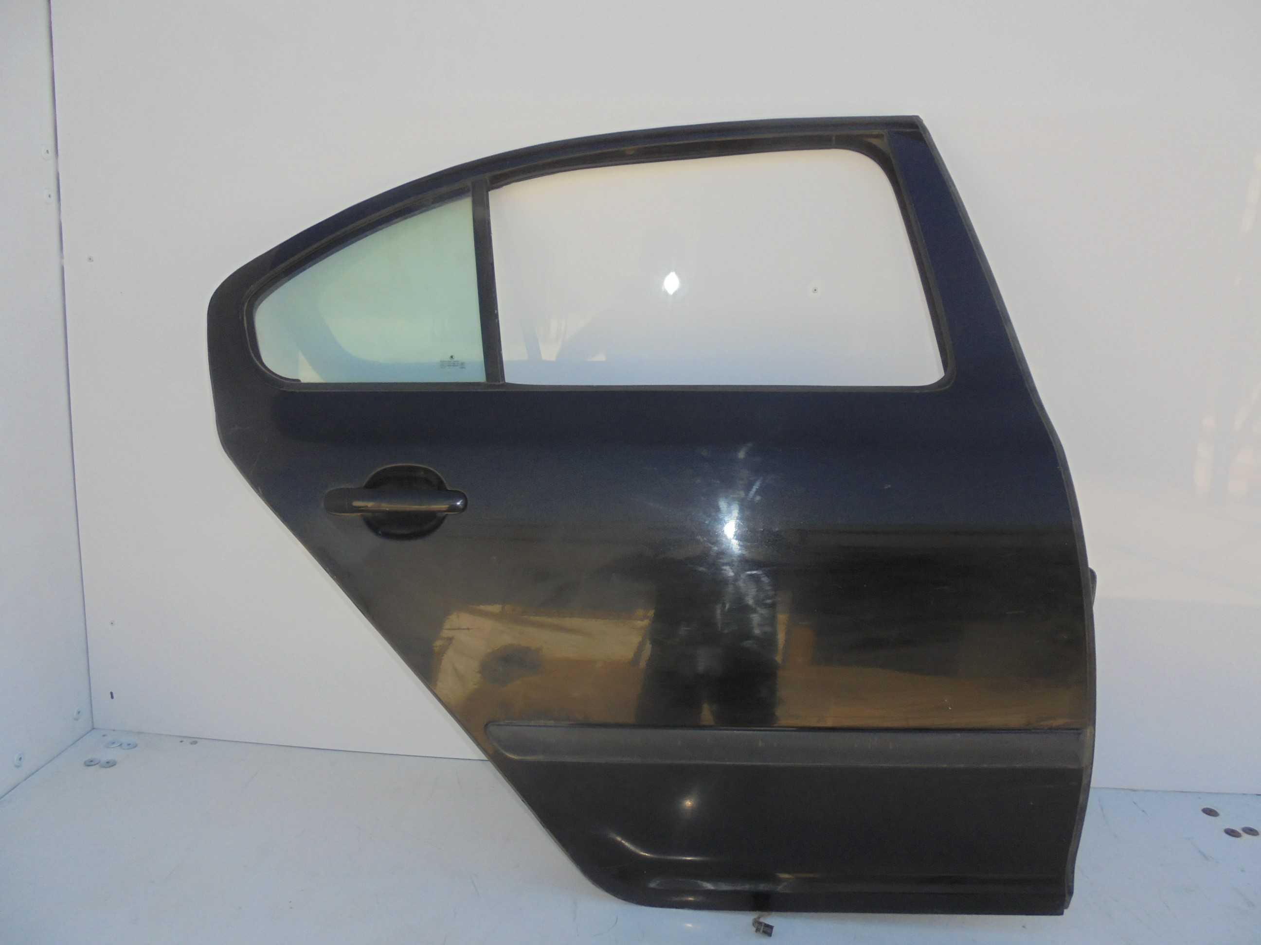 Recambio de puerta trasera derecha para skoda octavia berlina (1z3) 1.9 tdi referencia OEM IAM   