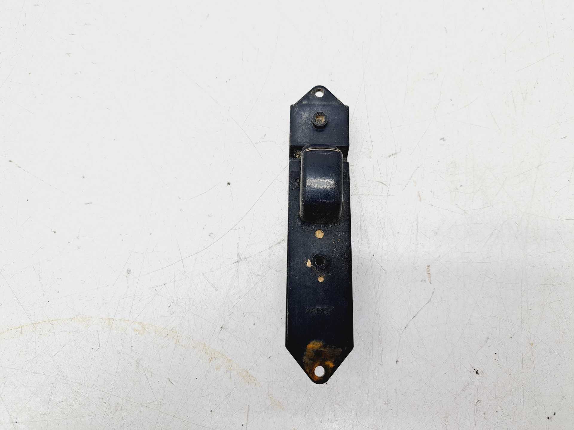 Recambio de mando elevalunas trasero derecho para mitsubishi galloper (hyundai) 2.5 td (5-ptas.) referencia OEM IAM MR252818  