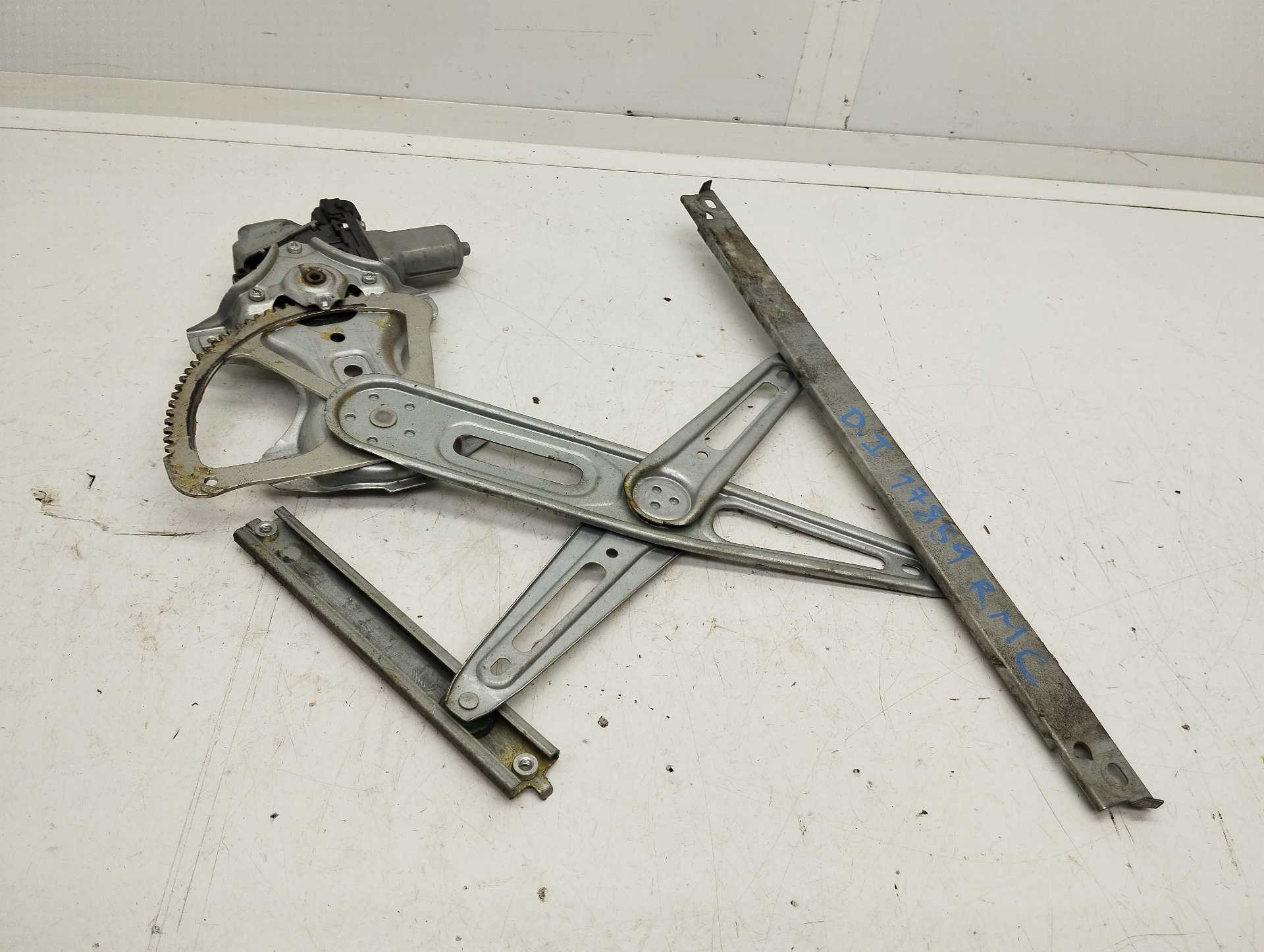 Recambio de elevalunas delantero izquierdo para toyota yaris active hybrid referencia OEM IAM 857200D210 0620202163 DENSO