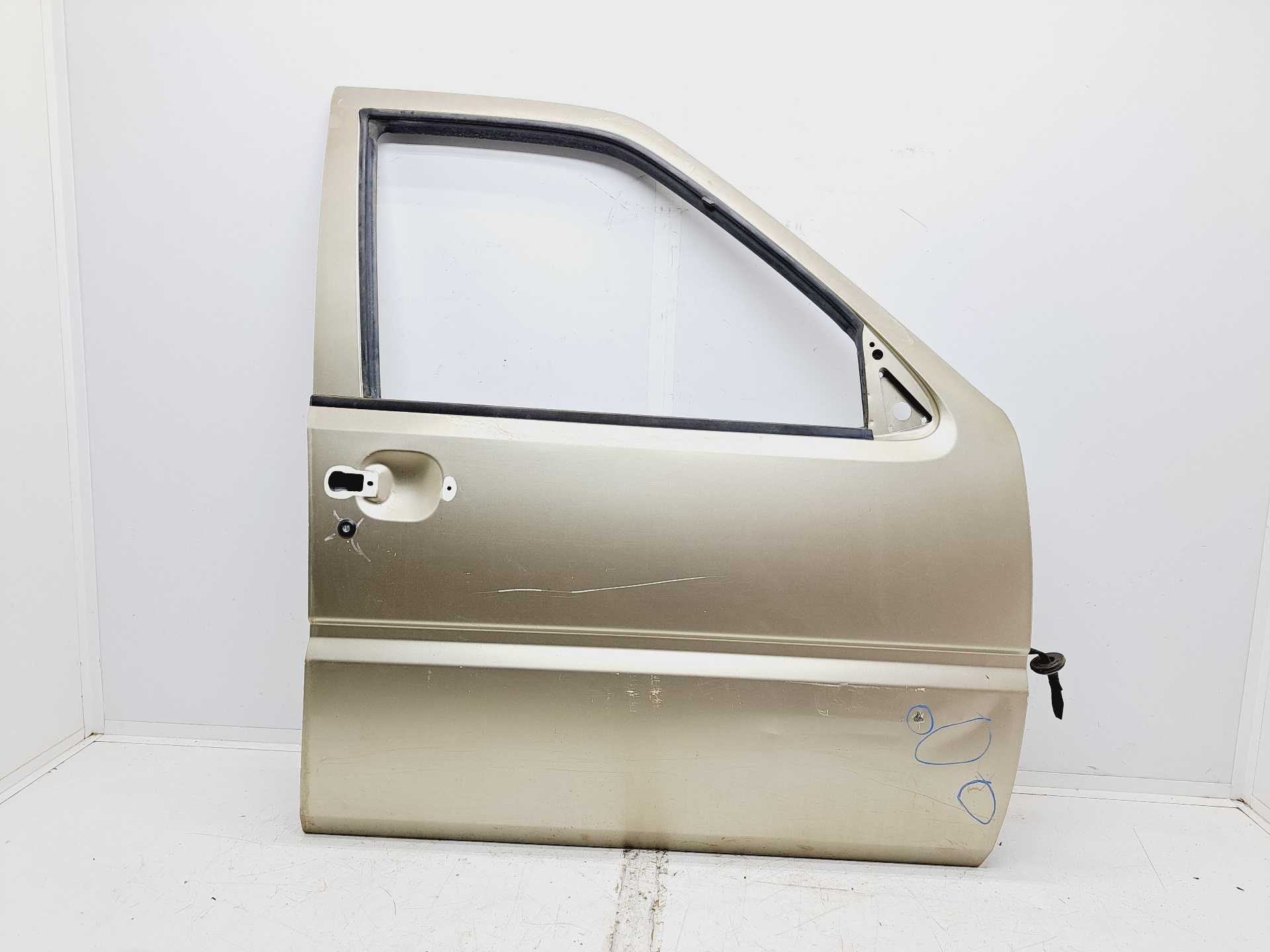 Recambio de puerta delantera derecha para nissan terrano/terrano.ii (r20) comfort referencia OEM IAM   