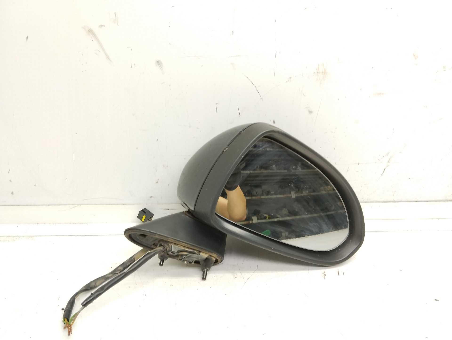 Recambio de retrovisor derecho para opel corsa d cmon referencia OEM IAM  13187618 