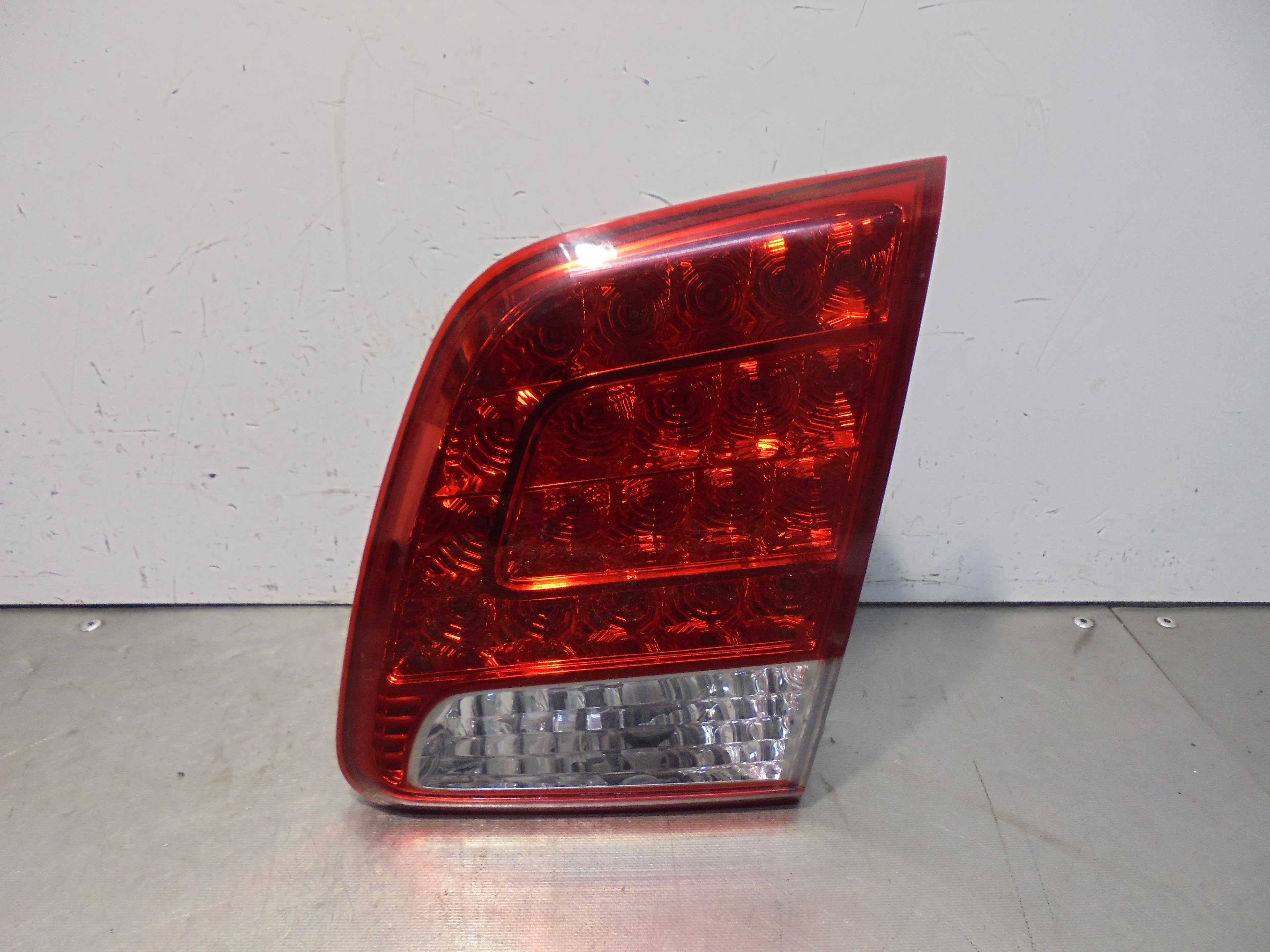 Recambio de piloto porton trasero derecho para kia sorento active 4wd referencia OEM IAM 924062P1  