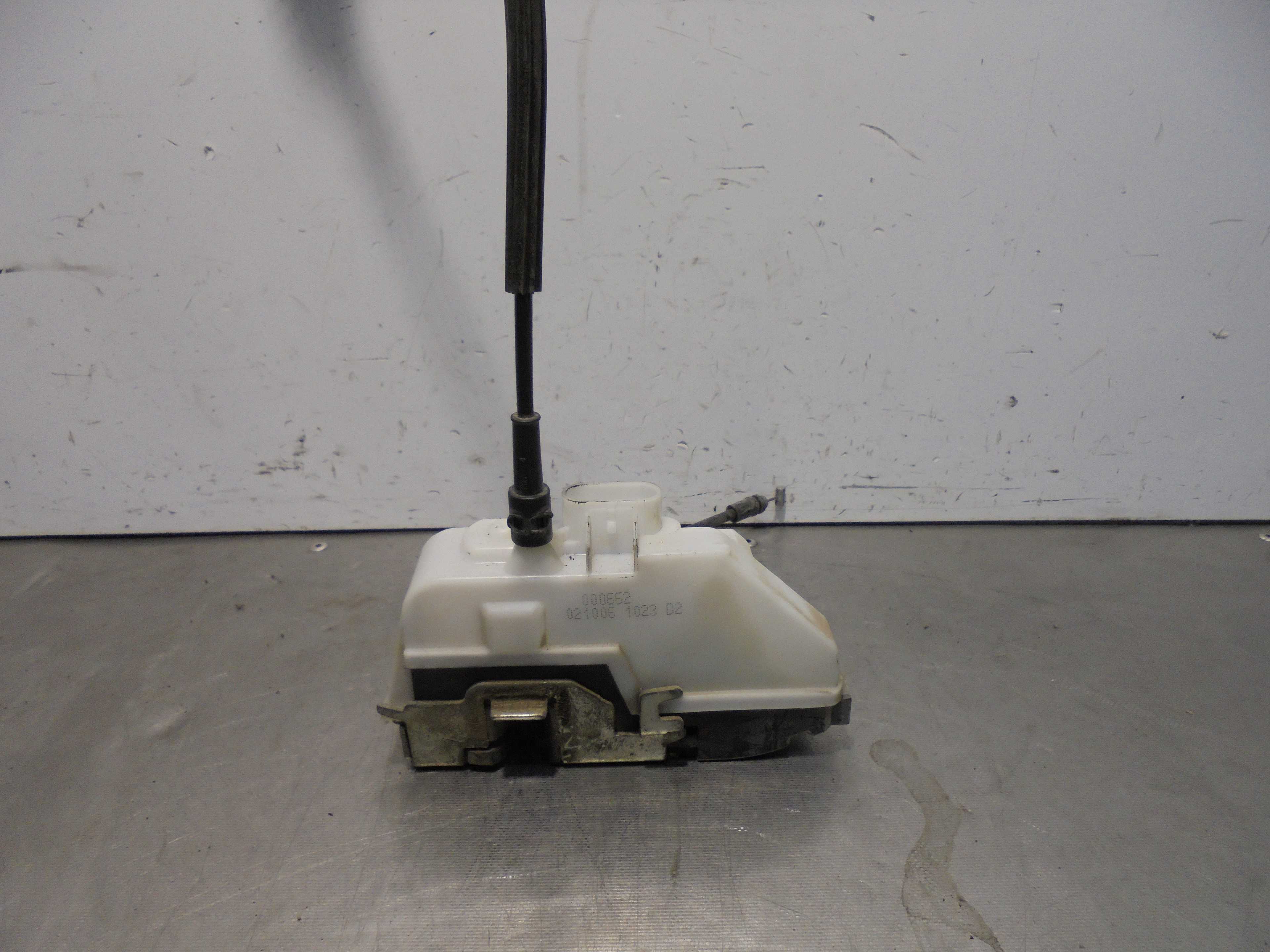 Recambio de cerradura puerta delantera derecha para renault laguna ii (bg0) referencia OEM IAM 000662  