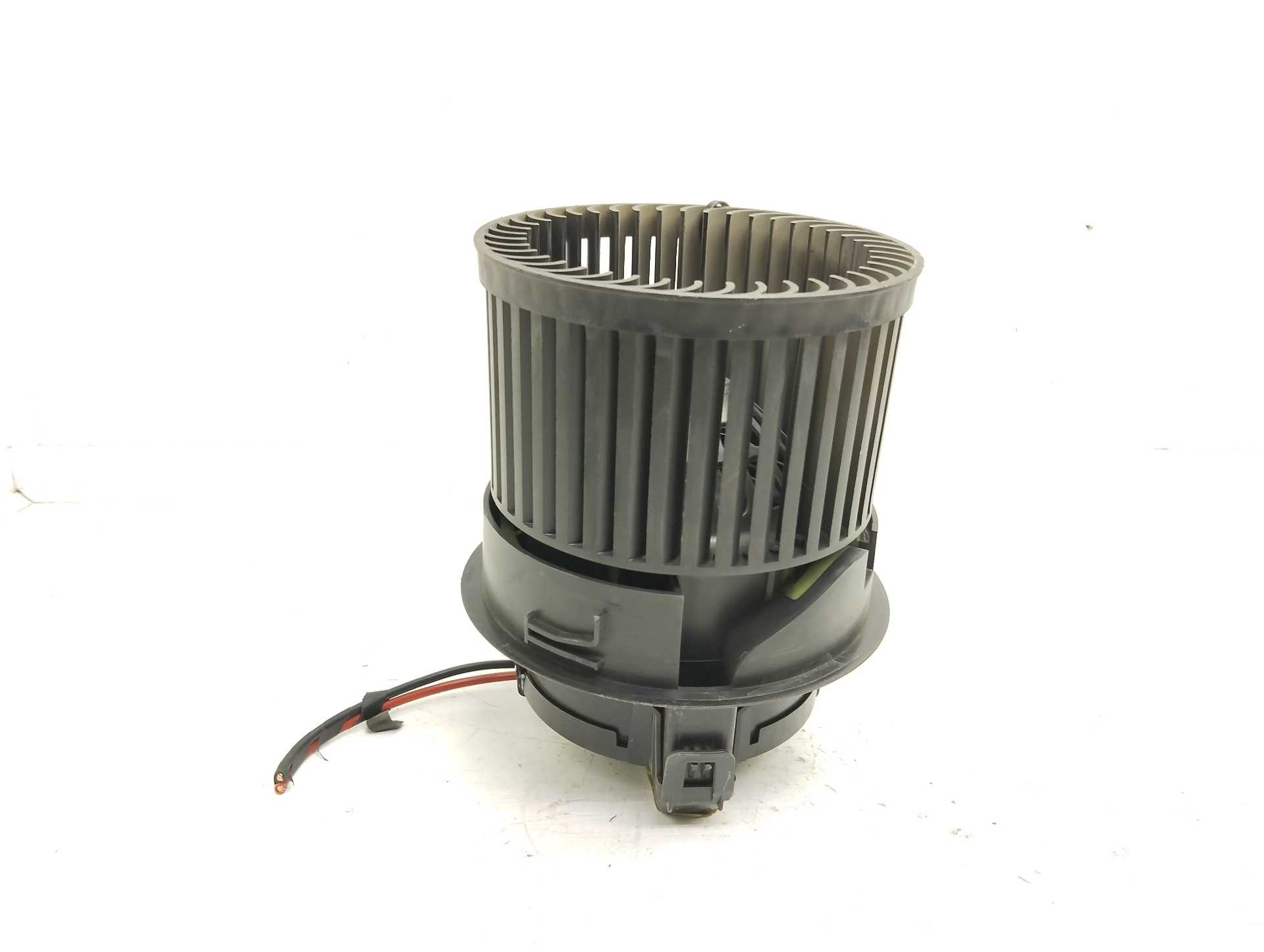 Recambio de motor calefaccion para peugeot 208 style referencia OEM IAM L1026T914031 1608182080 