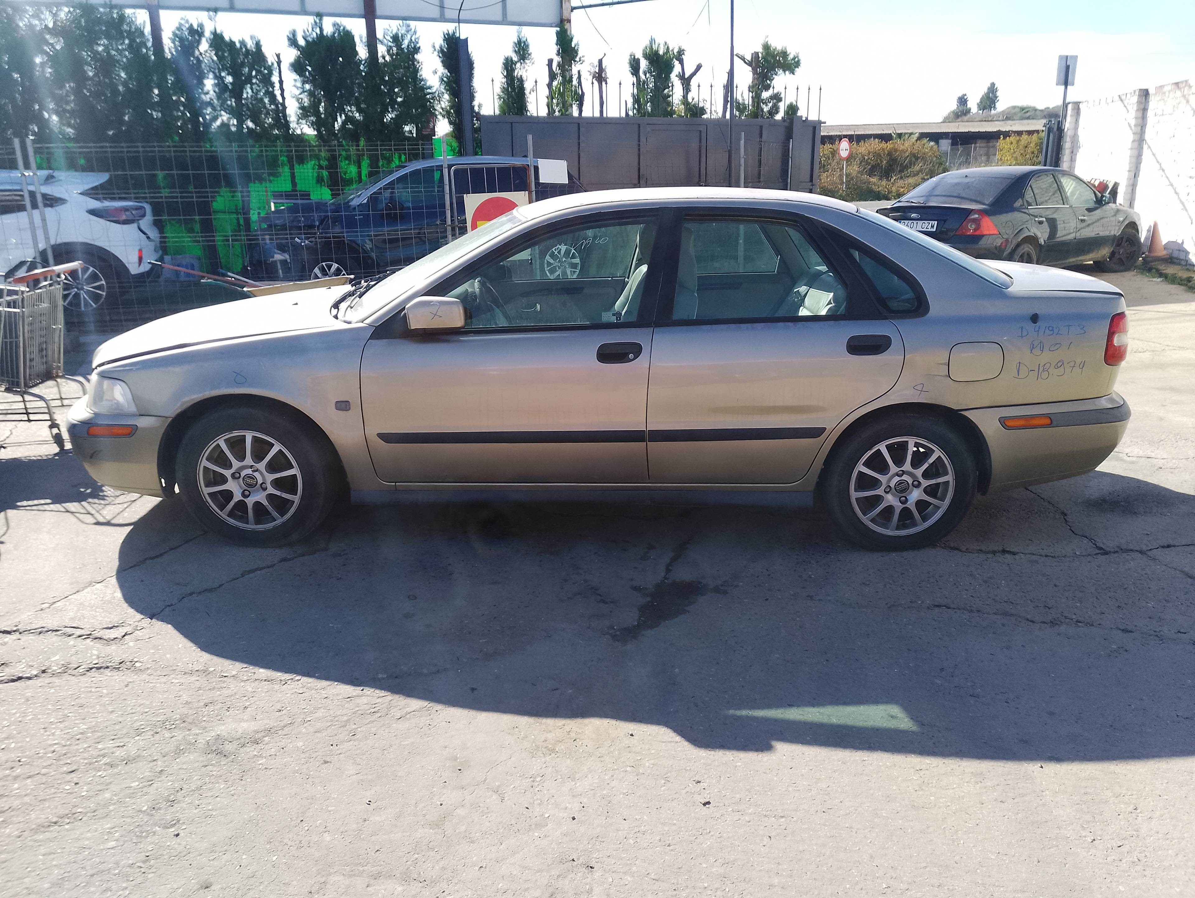 volvo s40 berlina del año 2001